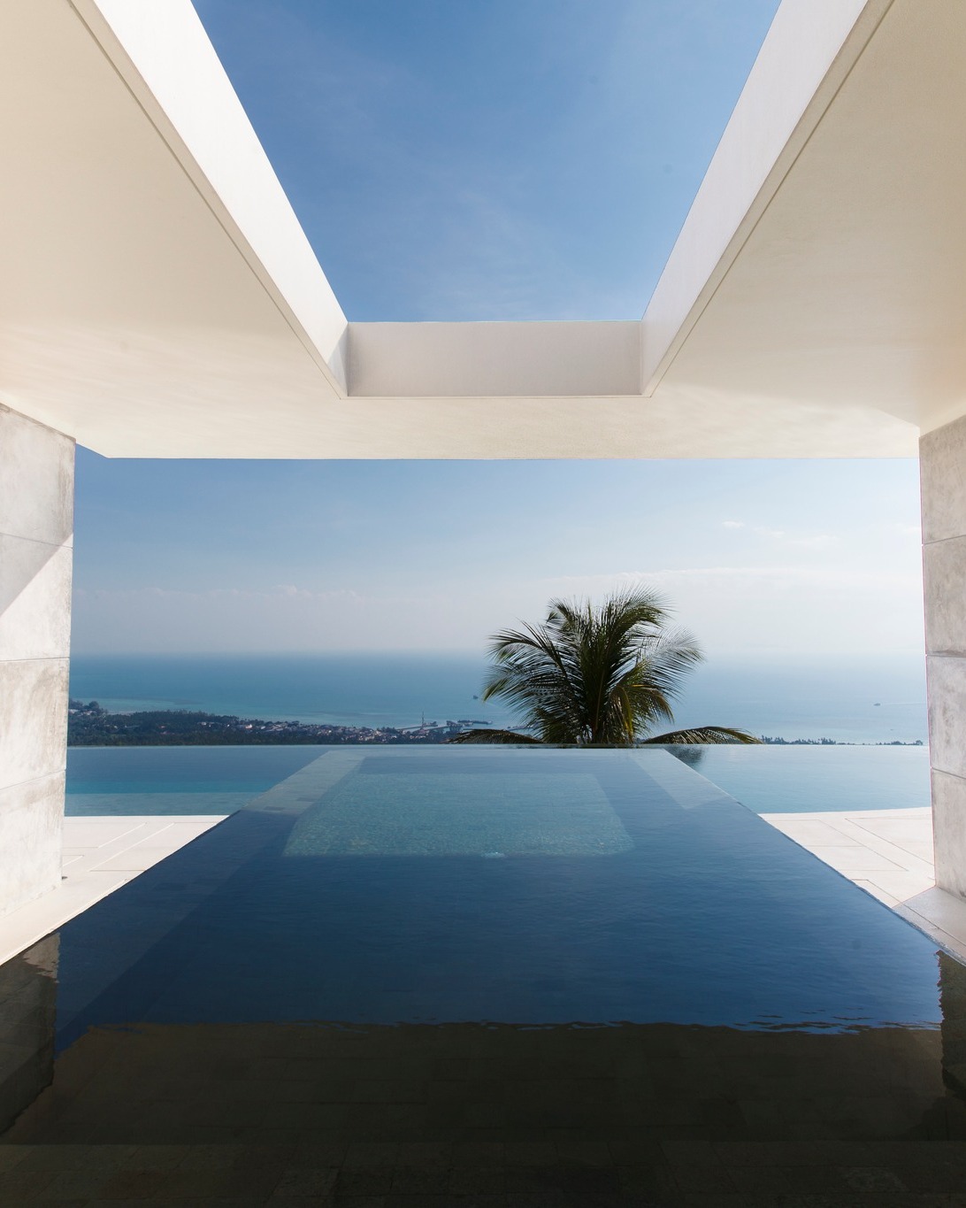 Winter? Not here.
Mornings begin with sun filtering through the trees. By midday, you’ve moved gently through yoga overlooking the sea, lingered over a nourishing floating breakfast and forgotten what day it is. 🌞
#LimeSamui #WinterSun #LuxuryEscapes #KohSamui #Thailand