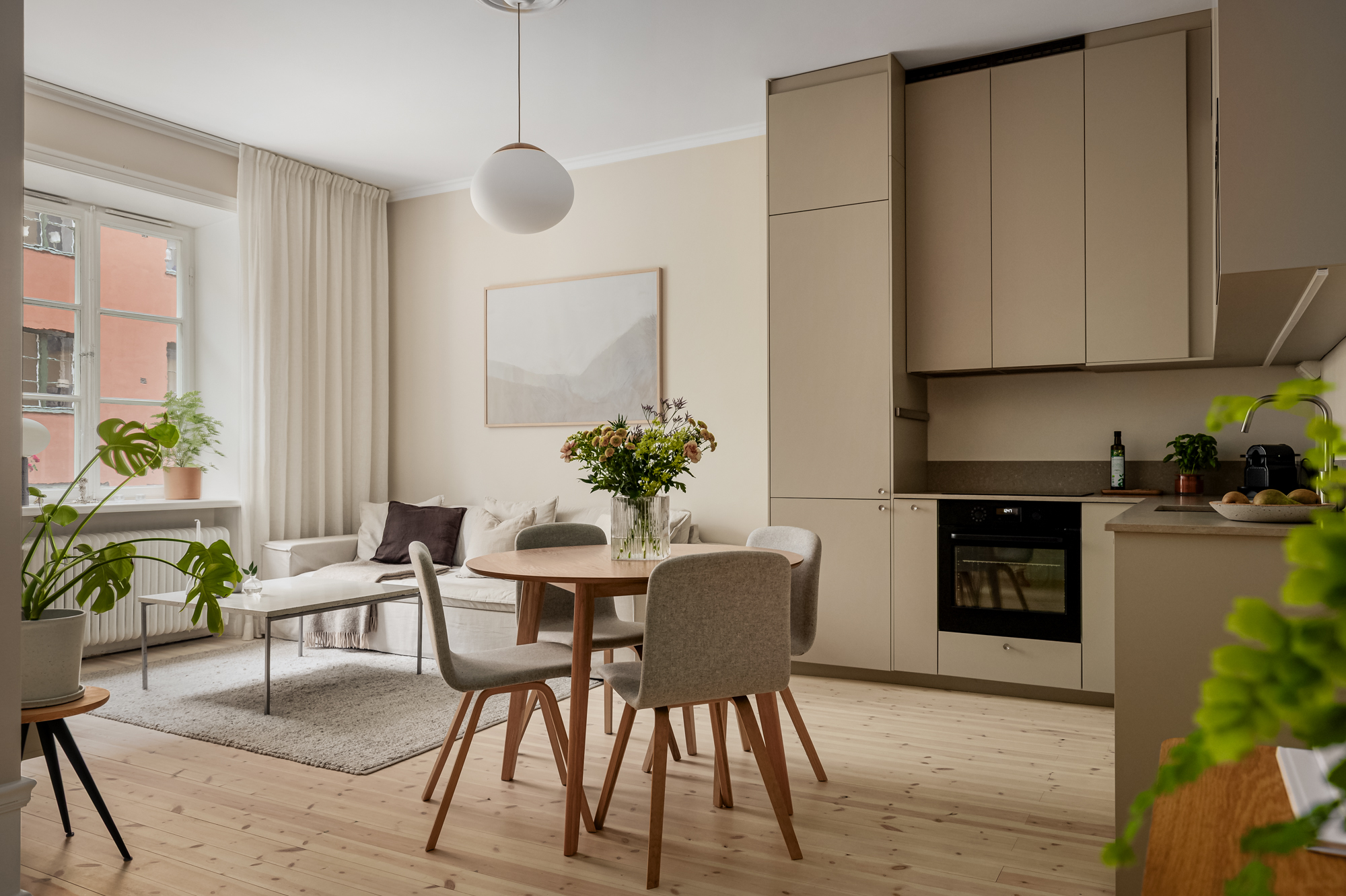 GarvarLundinsgränd, Stockholm.
Fotad av @jonbuscallfoto,
Redigerad av @chimli.se
.
.
.
#bostadsfotograf #stockholm #mäklarfotograf #interiorphotography #retusch #fastighetsfoto #interiordesign #scandinavianinterior #inredningsinspiration #homedecor #drömhem #interiorinspo #nordichome #interiörfoto #interiör #inredningsdetaljer #homestyling #interiordetails #homeinspo #realestatephotography #bostadsfotografstockholm #norrland #fastighetsfotograf #inredningsdesign #heminredning