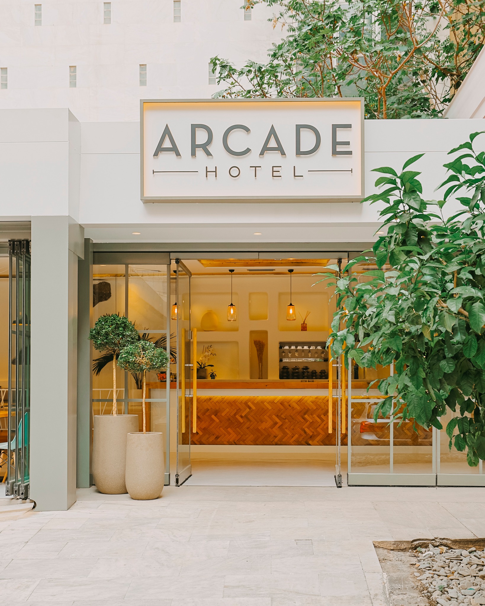 Your experience in Athens starts here.
Arcade Hotel is a guest-focused hotel that respects each person and their time in Athens. We think that holidays are important, meaningful, and personal.
Our goal is to make you feel welcome from the moment you arrive and to support and add value to your stay.
📸 @marizacaps
#athens #athenshotels #athensgreece