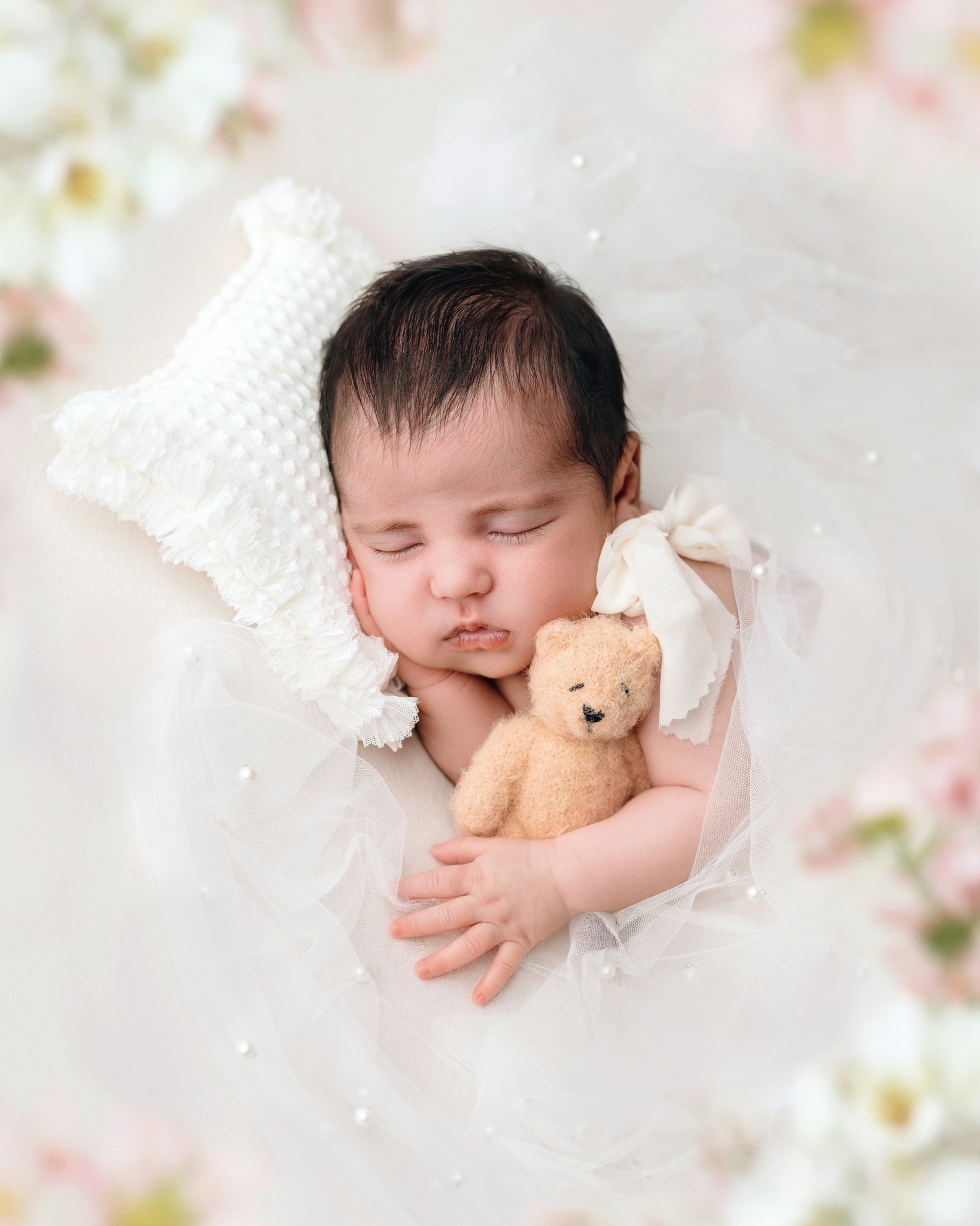 Nuestras sesiones newborn dan un nuevo giro...
Una versión por fin más mía, donde reconozco mi reflejo en vuestros recuerdos.
Donde participaréis mucho más en ellas, formaréis parte de esta experiencia junto a ellos.
Más piel, más calma, más hogar.
Ya podéis ver un poco de ellas en la web.
www.melanymfotografia.com (tenéis acceso directo en el perfil)
.
.
.
.
.
#fotografianewborn
#sesionnewborn
#reciennacido
#fotografadebebes
#newbornasturias
#fotografiaasturias
#embarazoasturias
#fotografainfantil
#fotografiadefamilia
#newbornspain