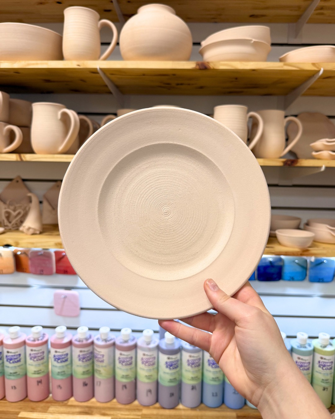 Your weekly reminder to get your glaze on.🎨✨ We just restocked plates (aka the ultimate blank canvas) waiting for your personal touch. Come spend a cozy afternoon creating in the studio this week.💜
GLAZE-YOUR-OWN ANYTIME WE'RE OPEN!
🗓️ Wednesday: 12–5 PM
🗓️ Thursday–Saturday: 12–8 PM
📍Address: 126 W. Main Street, Pilot Mountain, NC
No appointment needed, just walk-in. All final kiln-fired pieces are microwave, dishwasher, and food safe.
#PilotMountainNC #PotteryPainting