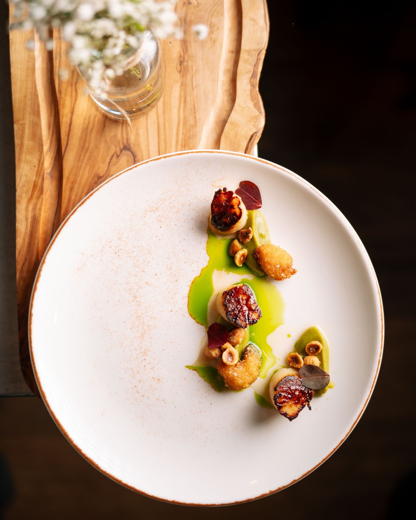 Spiced Honey Scallop, Pea Purée, Hazelnut
Sweet scallop, gentle spice, and freshness.
A refined way to start.
#thedogatwingham #top50gastropubs #wintermenu