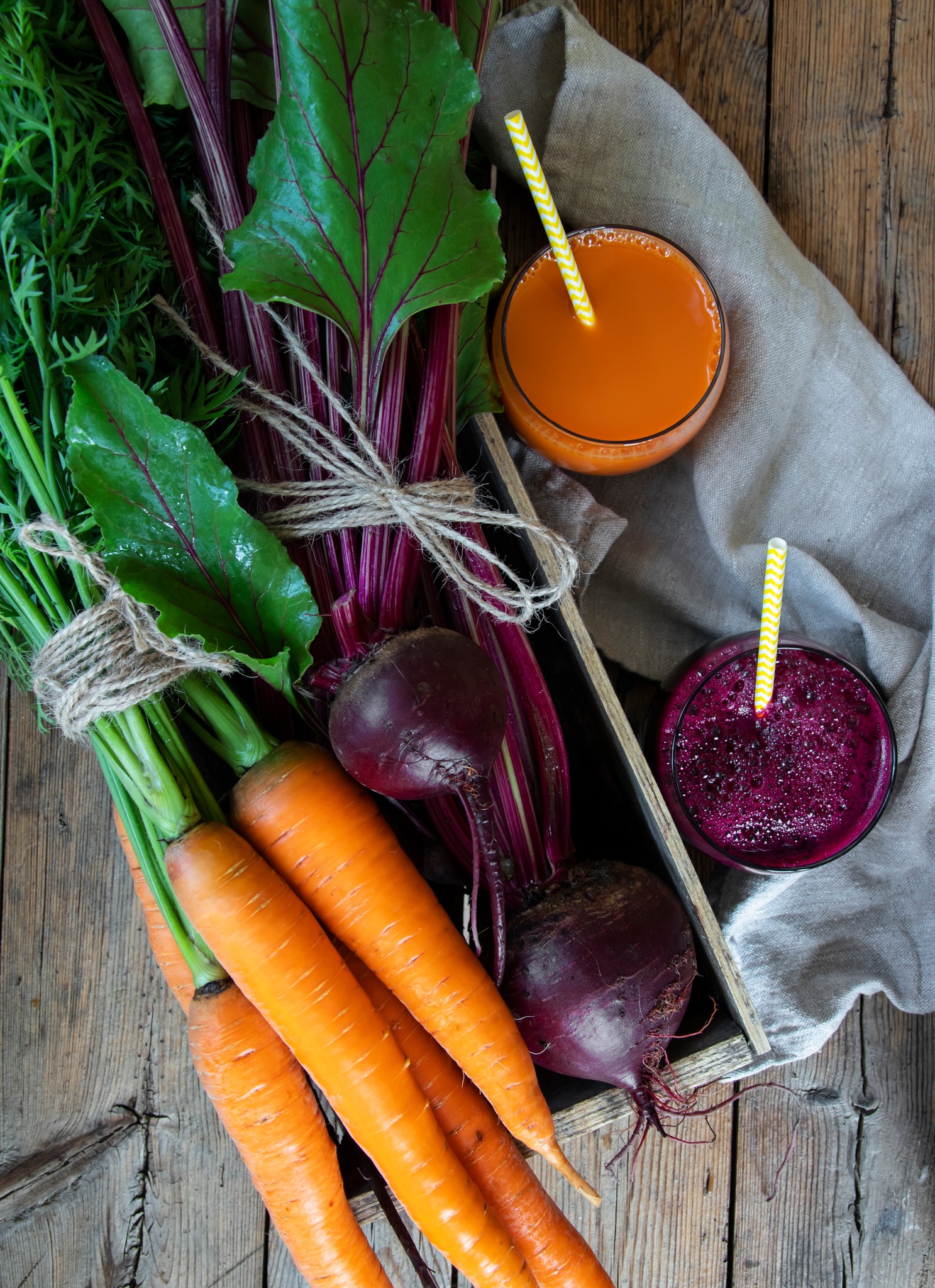 🌸 L’équinoxe est là : le printemps s’invite dans vos assiettes !
Aujourd’hui, jour et nuit se partagent équitablement la scène, et la nature se réveille en couleurs. Chez Kioui, on célèbre ce renouveau avec des légumes gorgés de soleil et des jus vitaminés pour un boost d’énergie 100% naturel.
.
🥕 Nos stars du moment :
• Carottes croquantes : douces et sucrées, parfaites en jus ou simplement à croquer.
• Betteraves fondantes : riches en antioxydants, elles apportent une touche de peps à vos recettes.
• Feuilles tendres : épinards, blettes ou jeunes pousses… l’embarras du choix pour des salades pleines de vie !
.
💡 Notre idée gourmande : un jus carotte-betterave-pomme pour un réveil en douceur ou une pause healthy.
.
🌿 Et vous, comment fêtez-vous le printemps ?
Partagez vos recettes printanières préférées en commentaire ! 👇
.
.
.
#springishere #equinoxedeprintemps #kioui #kiouiarras #lebongoutdumarche #kiouiprimeurs #epiceriefine #instagourmand #igersarras #arras #hautsdefrance
.
www.kioui-primeurs.fr