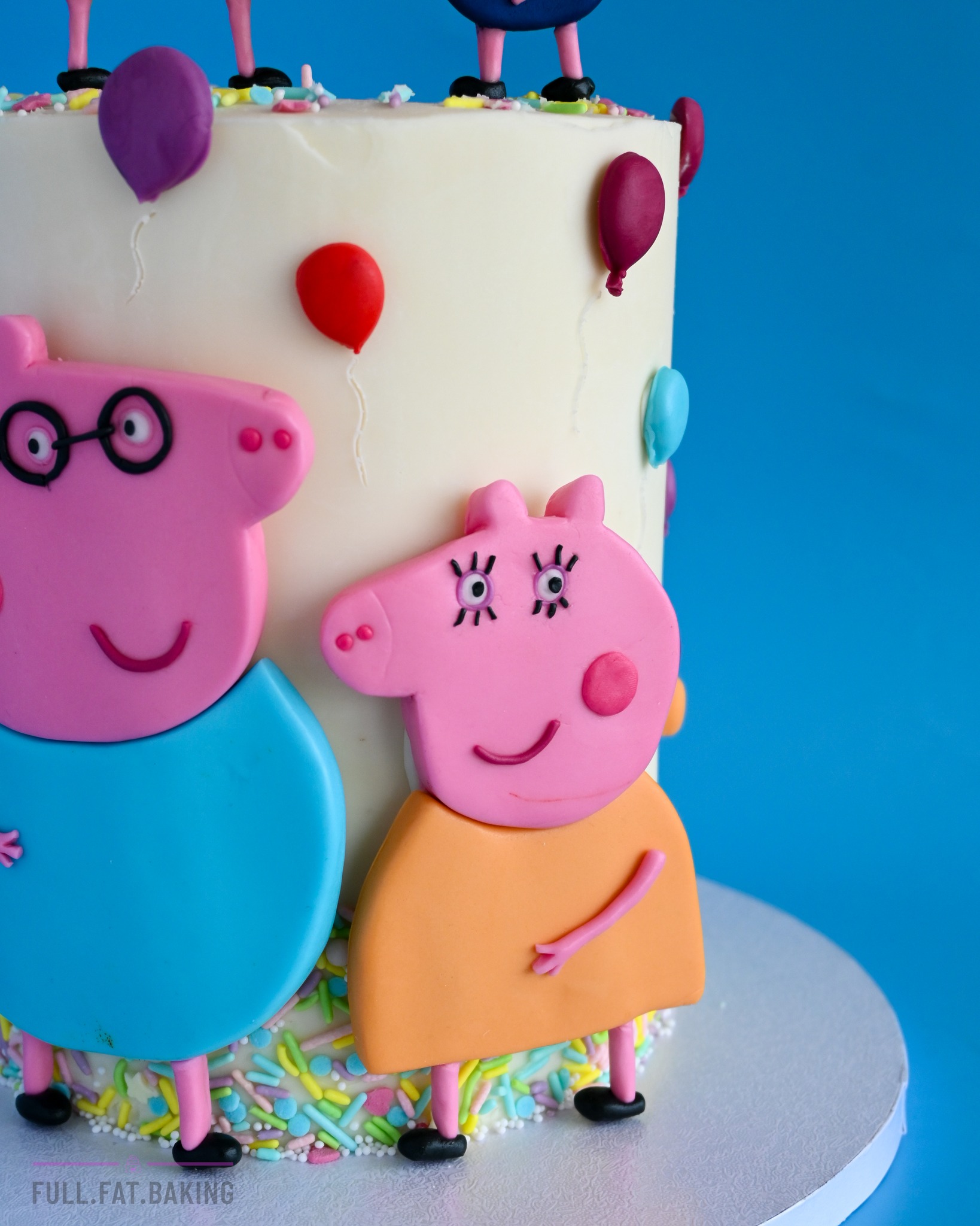 Peppa and friends made an appearance ๐ท
Chocolate cake, caramel filling and handmade fondant decorations to bring it all together.
Kids themed cakes are always a favourite ๐ฅน
Enquiries via DM or email ๐
#FullFatBaking #PeppaPigCake #KidsBirthdayCake #CharacterCake #PaphosBaker