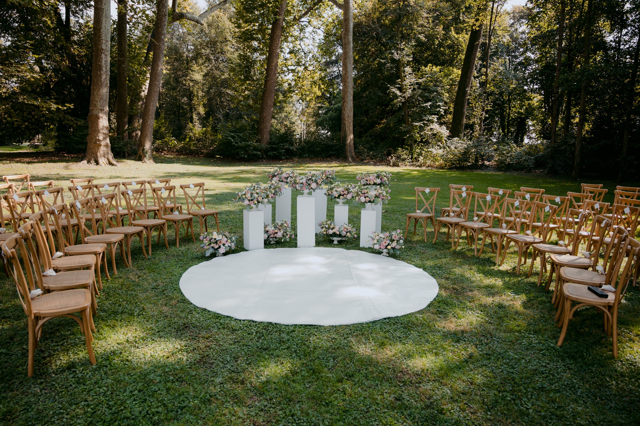 Manuela e Gabriele al centro di un abbraccio di sguardi: la loro cerimonia a cerchio ha trasformato gli ospiti in parte viva del rito, elegante e unica.
Un momento di grande impatto che resta nel cuore!
Sogni anche tu una cerimonia indimenticabile? Vieni a conoscere i nostri spazi 🤍
Ph: @miriamcallegariweddings
Wp: @viarisio_chiara_wp
Catering: @thecateringhouse.events
.
.
.
#TenutaBerroni #Matrimonio #Wedding #MatrimoniPiemonte #LocationMatrimonio #VillaPerMatrimoni #VillaEventi #Sposa #Sposi2026 #WeddingPlanner #WeddingInspiration #Ricevimento #RitoCivile #ParcoStorico #Piscina #Tensostruttura #AllestimentiMatrimonio #WeddingPhotography #Nozze #EventiAziendali #MatrimonioItaly #DestinationWeddingItaly