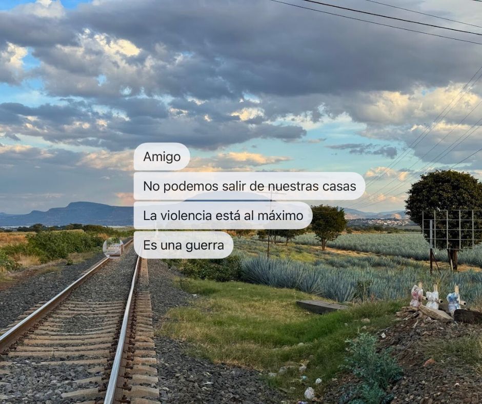 Bien des gens l'ignorait jusqu'à hier, mais depuis le début février, ça brasse dans l'état de Jalisco, commençant principalement par l'arrestation du maire de Tequila (ainsi que quelques complices) et depuis, les opérations anti-narcos ont énormément augmentées dans tout le secteur... jusqu'à l'arrestation (puis la mort) du chef du cartel de Jalisco Nouvelle Génération hier ce qui a causé inévitablement une vague de violence et de peur dans une bonne partie du pays...
Nos deux petits chiens viennent de la ville de Tequila, Jalisco (d'où leurs noms d'ailleurs) alors on y a un sentiment d'appartenance très fort après y avoir passé presque deux mois.
Nos amis/familles qui voyagent au Mexique ne sont heureusement pas dans les secteurs concernés, cependant, nos amis locaux ont peurs de ce qui va se produire par la suite. Ils ont peurs pour leurs familles, leurs maisons, leurs amis, leur ville, et nous on pense à eux, c'est tout ce qu'on peut faire d'ici 🤍 #Jalisco #jalisco🇲🇽 #tequilajalisco #violenciadegenero #theonlythingmorepowerfulthanhateislove