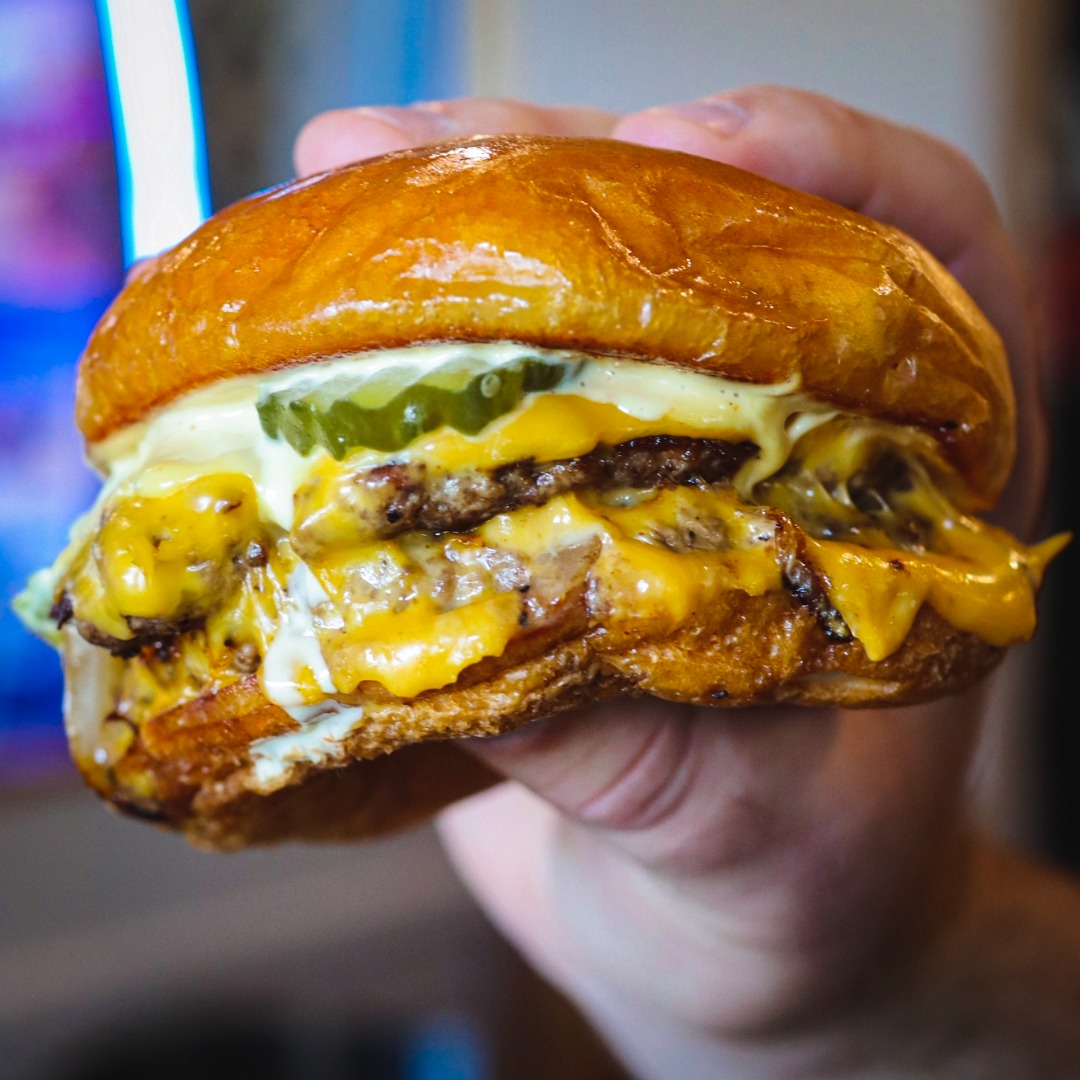 Our PONY “SMASH” BURGER comes exactly how it’s supposed to!
Single or Double smashed beef, melty American cheese, grilled onions, pickle, and our Pony Sauce on a toasted bun.
📍American Legion Thomas Hartung Post 1977
More Info ⬇
https://www.ponyexpresscatering.com
#ponyexpresscatering #ponyexpress #newlenoxillinois #Smashburger
