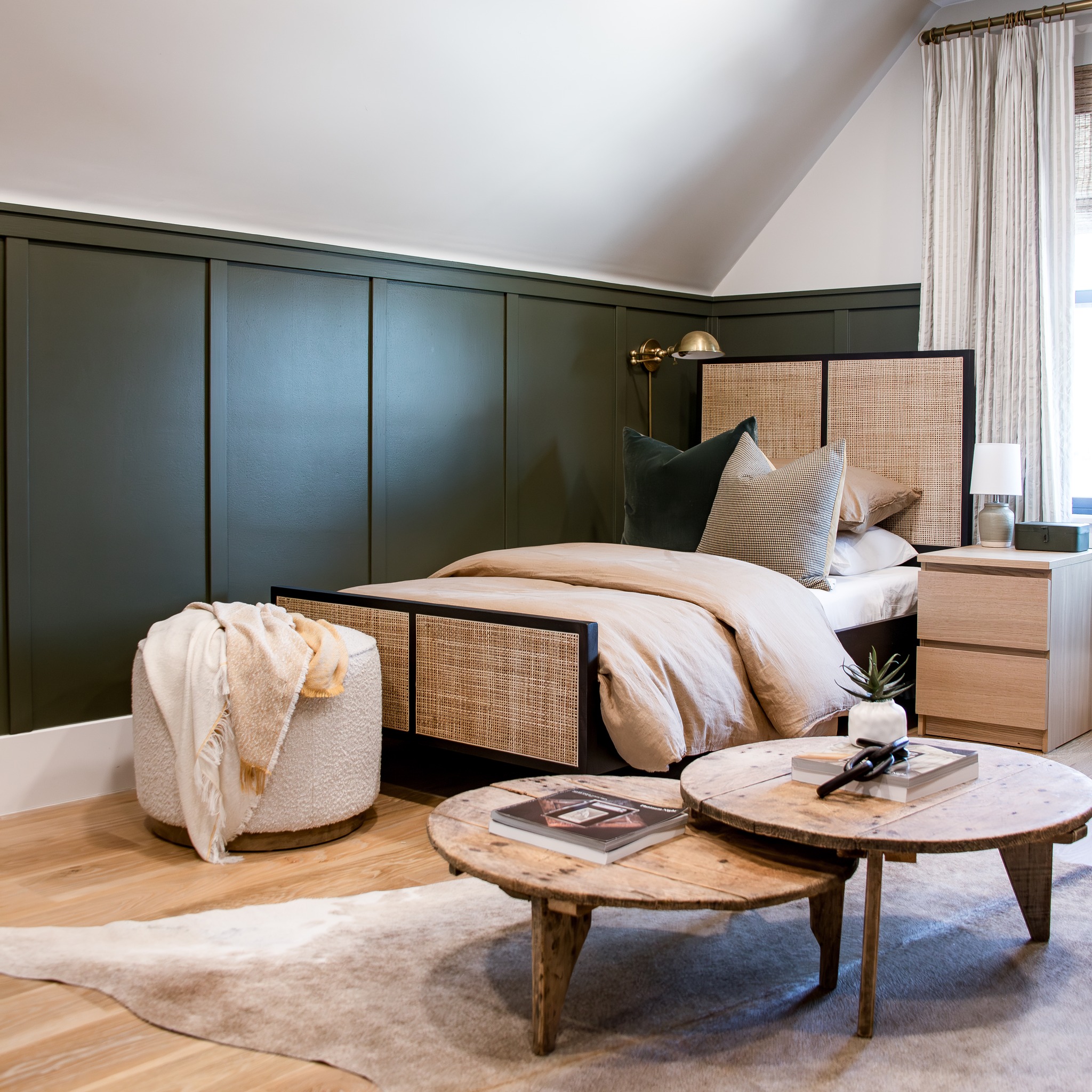 Before you start rearranging everything for spring, pause.
Sometimes what feels off is not clutter.
It is layout.
It is lighting.
It is flow.
#20YearsofDesign #LivableLuxury #DesignWithPurpose #AngelaIrelandInteriors #InteriorDesignDenver