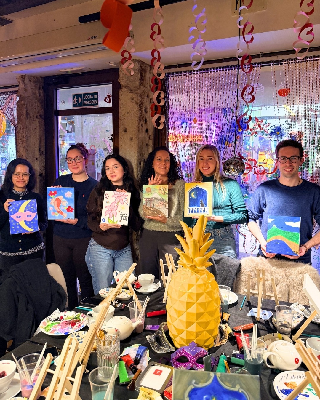 🎨✨ Sip & Paint al Brunch Café... che magia!
Il mese scorso abbiamo ospitato il nostro primo evento:
un laboratorio di pittura creativa tra pennelli, colori, té caldo e pasticcini!
Un pomeriggio fatto di chiacchiere, risate e tante brunch vibes.
Grazie a chi ha partecipato e ha reso questo primo evento così speciale 💛
Questo è solo l’inizio.
👉 Seguiteci per non perdervi i prossimi eventi dedicati!
-
🎨✨ Sip & Paint at Brunch Café... how magical!
Last month we hosted our first event:
a creative painting workshop with brushes, colors, hot tea, and pastries!
An afternoon filled with conversation, laughter, and lots of brunch vibes.
Thank you to everyone who participated and made this first event so special 💛
This is just the beginning.
👉 Follow us so you don't miss out on upcoming events!
#eventivenezia #brunchvenezia #eventi #sipandpaintvenezia