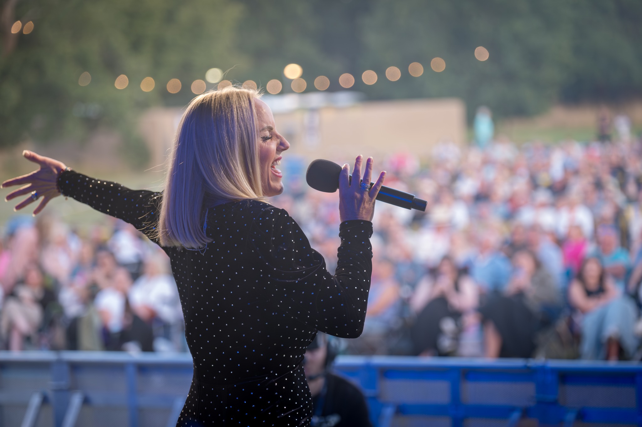 There’s nothing like that moment when the music hits and the whole crowd sings back. 🎶
Join us this August 7th-9th and be part of the magic that is Loseley✨
Saturday line up yet to be announced!
#LiveAtLoseley #LiveMusic #SummerNights #FestivalSeason #guildfordevents #surreyevents #localmusicfestival #loseleyhouse @lukerossphoto @kerryellis79