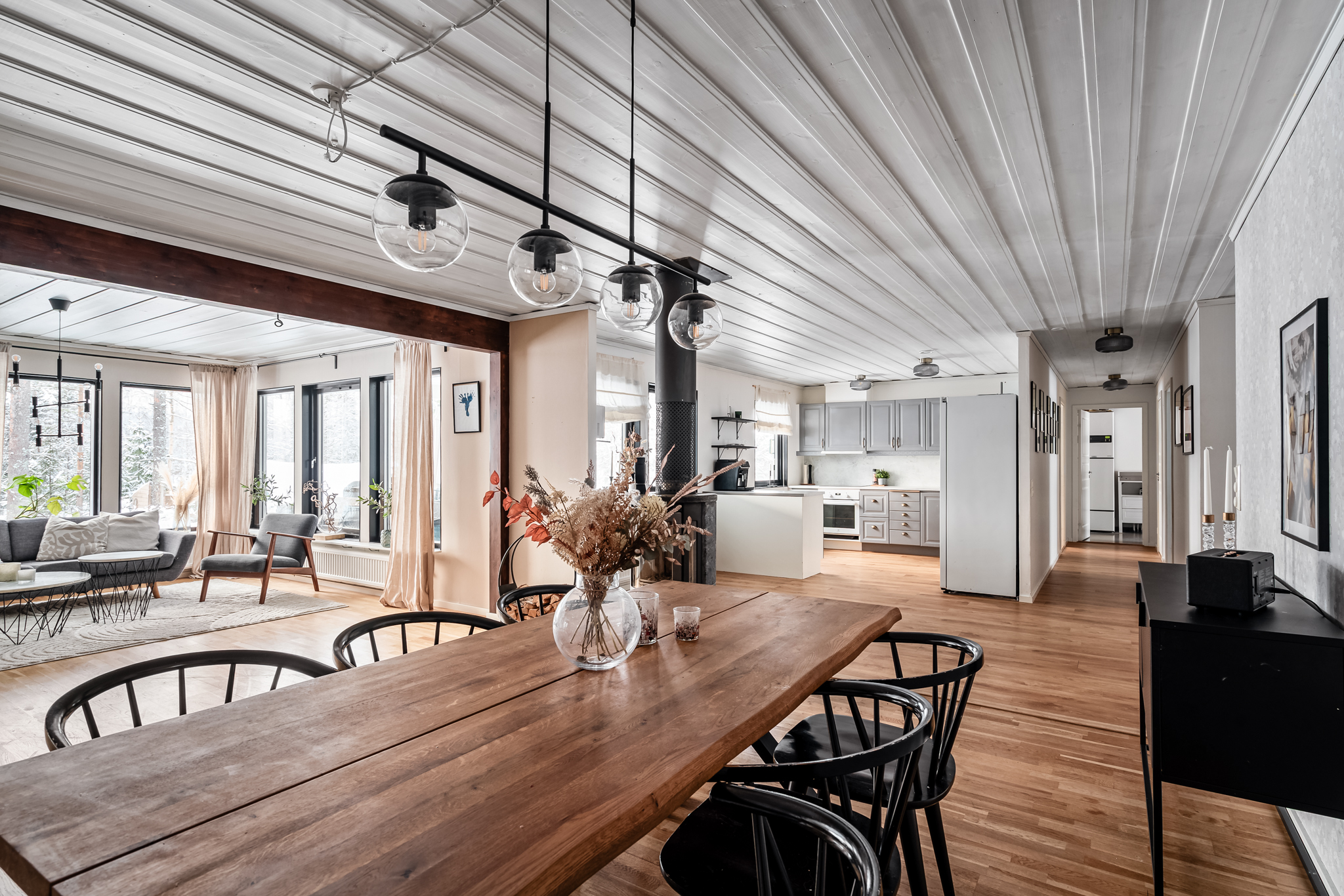 Pers Väg, Umeå.
Fotad av @bildfab.se,
Redigerad av @chimli.se,
För @mohvedvin, @mohviumea
.
.
.
#bostadsfotograf #umeå #mäklarfotograf #interiorphotography #retusch #fastighetsfoto #interiordesign #scandinavianinterior #inredningsinspiration #homedecor #drömhem #interiorinspo #nordichome #interiörfoto #interiör #inredningsdetaljer #homestyling #interiordetails #homeinspo #realestatephotography #bostadsfotografumeå #norrland #fastighetsfotograf #inredningsdesign #heminredning