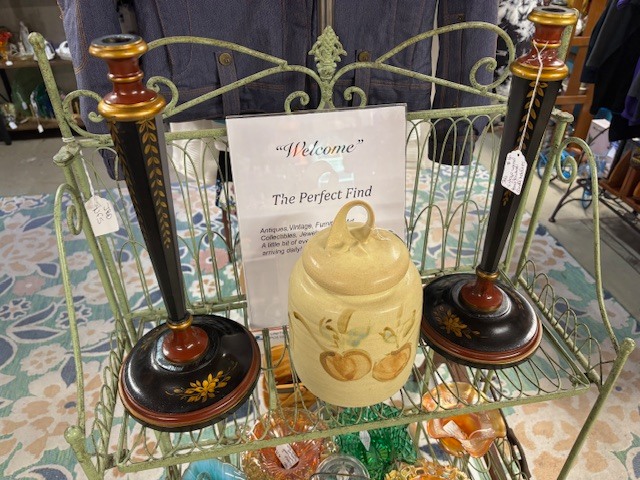 What vintage treasure will you find at Full Moon?
Full Moon's Vintage Village
835 Lafayette Rd
Route 1
Hampton NH 03842
open 10am-6pm ---------closed Tuesday
(we are the red building and barn between Best Tile &The Community Oven
#ryenh #seacoastnhshopping #portsmouthnh #newenglandantiquetrail #northhamptonnh #nhsmallbusiness #nhantiques #amesburyma #exeternh #yardsalesnh #newburyportma #newenglandantiques #besttile #hamptonnh #seabrooknh #salisburyma #wardtonerecords #kingstonnh #grovelandma #yorkme #wsca1061fm #westnewburyma #NewingtonNH #dovernh #rochesternh #kingstonnh #grovelandma #yorkme #wsca1061fm #westnewburyma