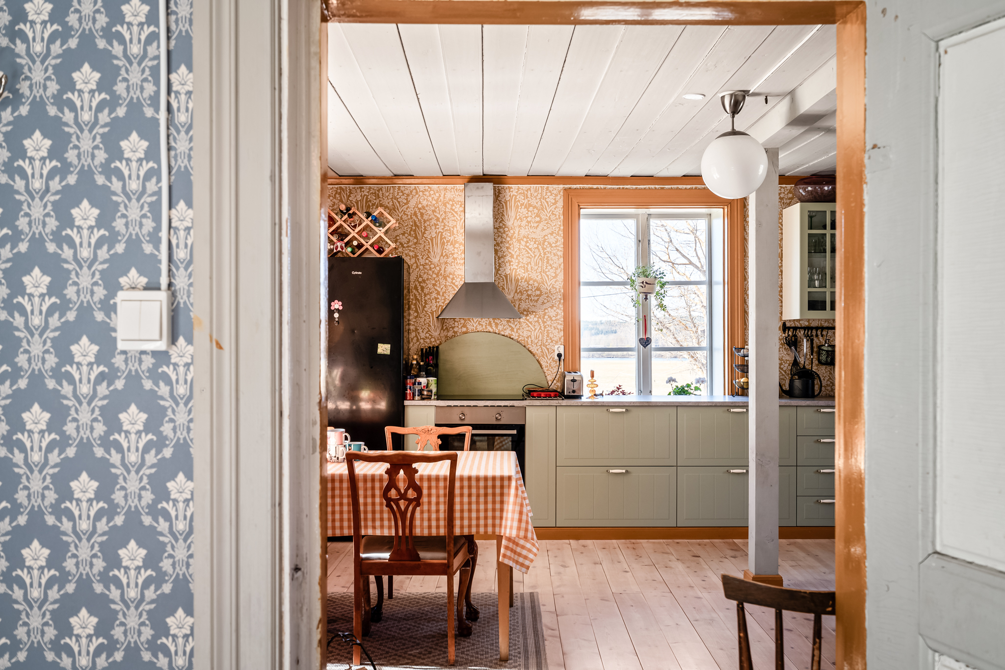 Brattby, Umeå.
Fotad av @bildfab.se,
Redigerad av @chimli.se,
För @lansfastumea
.
.
.
#bostadsfotograf #umeå #mäklarfotograf #interiorphotography #retusch #fastighetsfoto #interiordesign #scandinavianinterior #inredningsinspiration #homedecor #drömhem #interiorinspo #nordichome #interiörfoto #interiör #inredningsdetaljer #homestyling #interiordetails #homeinspo #realestatephotography #bostadsfotografumeå #norrland #fastighetsfotograf #inredningsdesign #heminredning