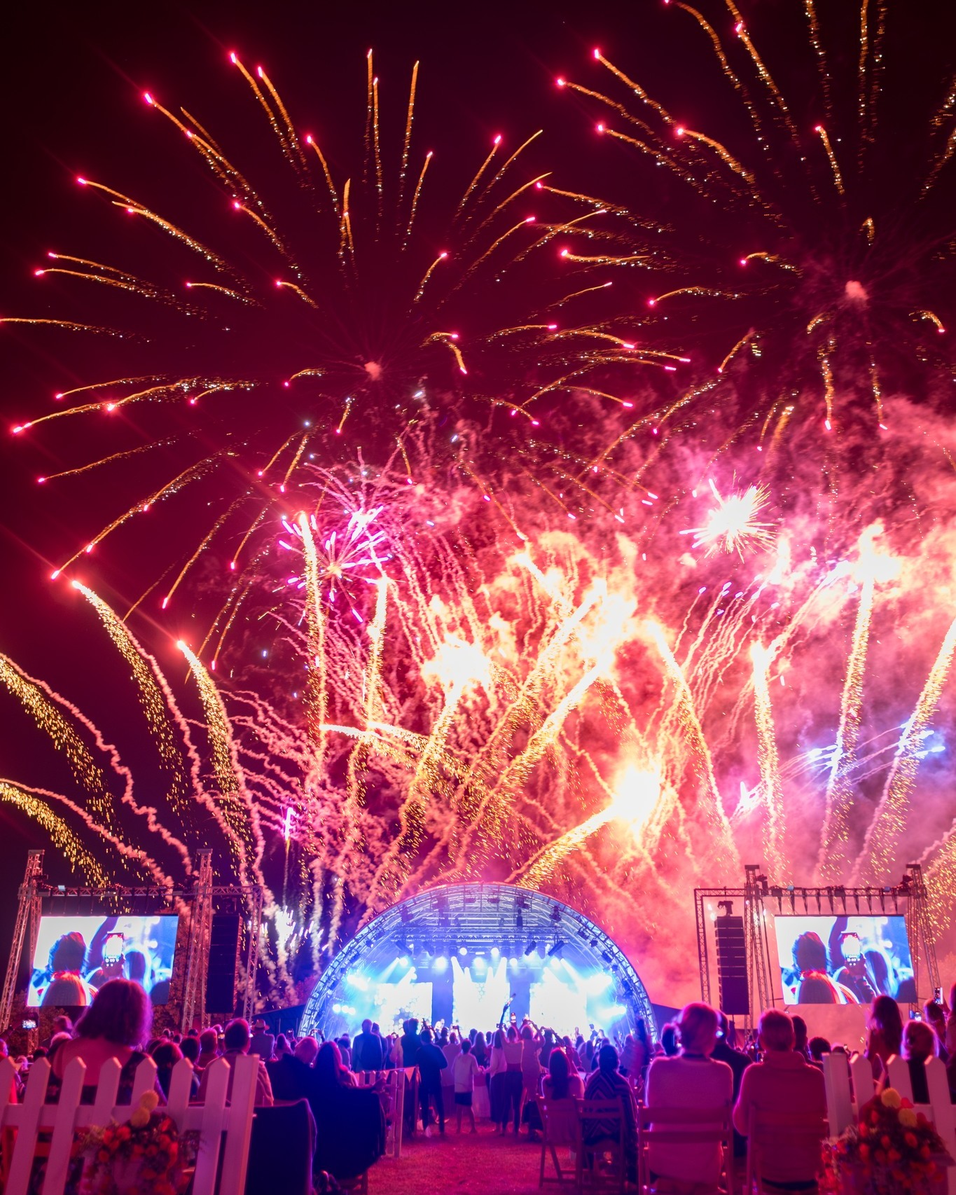 Nights like this don’t happen by accident. 🎇
Live music. Thousands of voices. A sky full of fireworks. This is Live at Loseley.
August is coming - and you’ll want to be there when it all lights up.
Tickets are on sale now grab them quick before they are gone. 🎟️✨
#LiveAtLoseley #SummerNights #FestivalSeason #Loseley #SummerAtLoseley #FestivalExperience