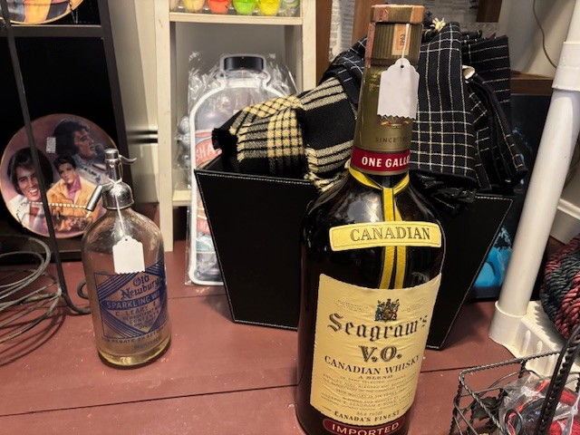 Never too early to start......................treasure hunting at Full Moon's Vintage Village!
Full Moon's Vintage Village
835 Lafayette Rd
Route 1
Hampton NH 03842
open 10am-6pm ---------closed Tuesday
(we are the red building and barn between Best Tile &The Community Oven
#ryenh #seacoastnhshopping #portsmouthnh #newenglandantiquetrail #northhamptonnh #nhsmallbusiness #nhantiques #amesburyma #exeternh #yardsalesnh #newburyportma #newenglandantiques #besttile #hamptonnh #seabrooknh #salisburyma #wardtonerecords #kingstonnh #grovelandma #yorkme #wsca1061fm #westnewburyma #NewingtonNH #dovernh #rochesternh #kingstonnh #grovelandma #yorkme #wsca1061fm #westnewburyma
