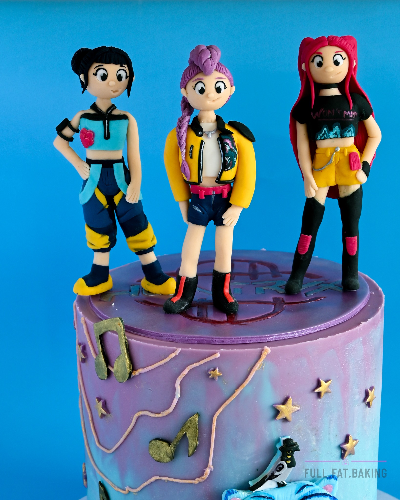 Sugarpaste toppers of Huntrix ๐
Hand sculpted, fully edible and VERY time consuming ๐
But honestly one of my favourite topper sets to date.
Custom toppers available on request ๐
#FullFatBaking #CakeToppers #SugarpasteToppers #CustomCakeTopper #PaphosBaker