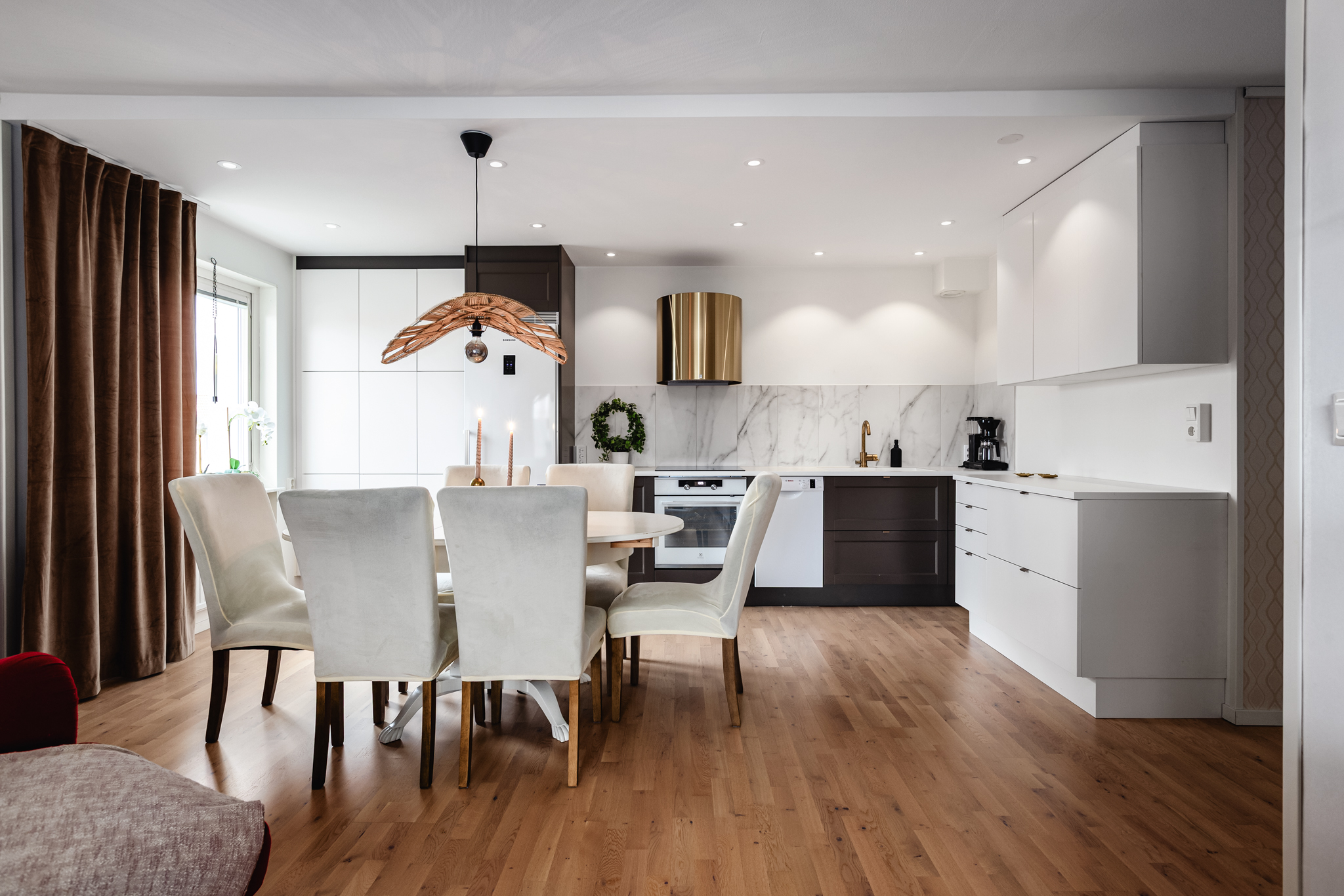 Storgatan, Katrineholm.
Fotad av @fotografhannamaxstad,
Redigerad av @chimli.se
.
.
.
#bostadsfotograf #katrineholm #mäklarfotograf #interiorphotography #retusch #fastighetsfoto #interiordesign #scandinavianinterior #inredningsinspiration #homedecor #drömhem #interiorinspo #nordichome #interiörfoto #interiör #inredningsdetaljer #homestyling #interiordetails #homeinspo #realestatephotography #bostadsfotografkatrineholm #norrland #fastighetsfotograf #inredningsdesign #heminredningförhästfolk