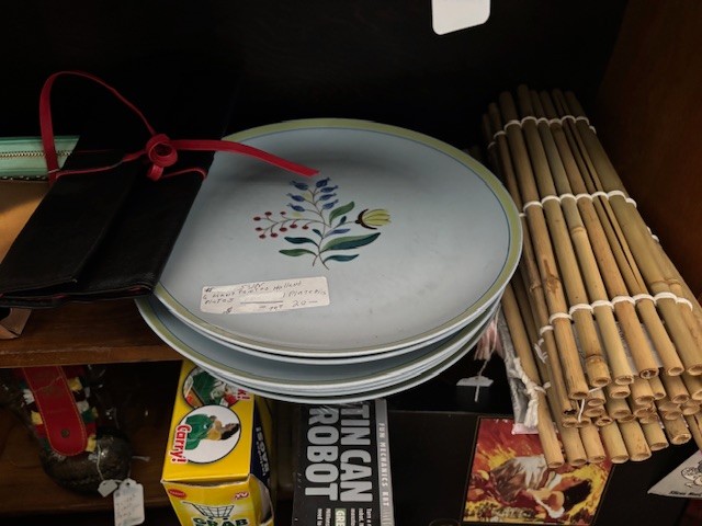 Lots to look at during a stroll around Full Moon!
Full Moon's Vintage Village
835 Lafayette Rd
Route 1
Hampton NH 03842
open 10am-6pm ---------closed Tuesday
(we are the red building and barn between Best Tile &The Community Oven
#ryenh #seacoastnhshopping #portsmouthnh #newenglandantiquetrail #northhamptonnh #nhsmallbusiness #nhantiques #amesburyma #exeternh #yardsalesnh #newburyportma #newenglandantiques #besttile #hamptonnh #seabrooknh #salisburyma #wardtonerecords #kingstonnh #grovelandma #yorkme #wsca1061fm #westnewburyma #NewingtonNH #dovernh #rochesternh #kingstonnh #grovelandma #yorkme #wsca1061fm #westnewburyma