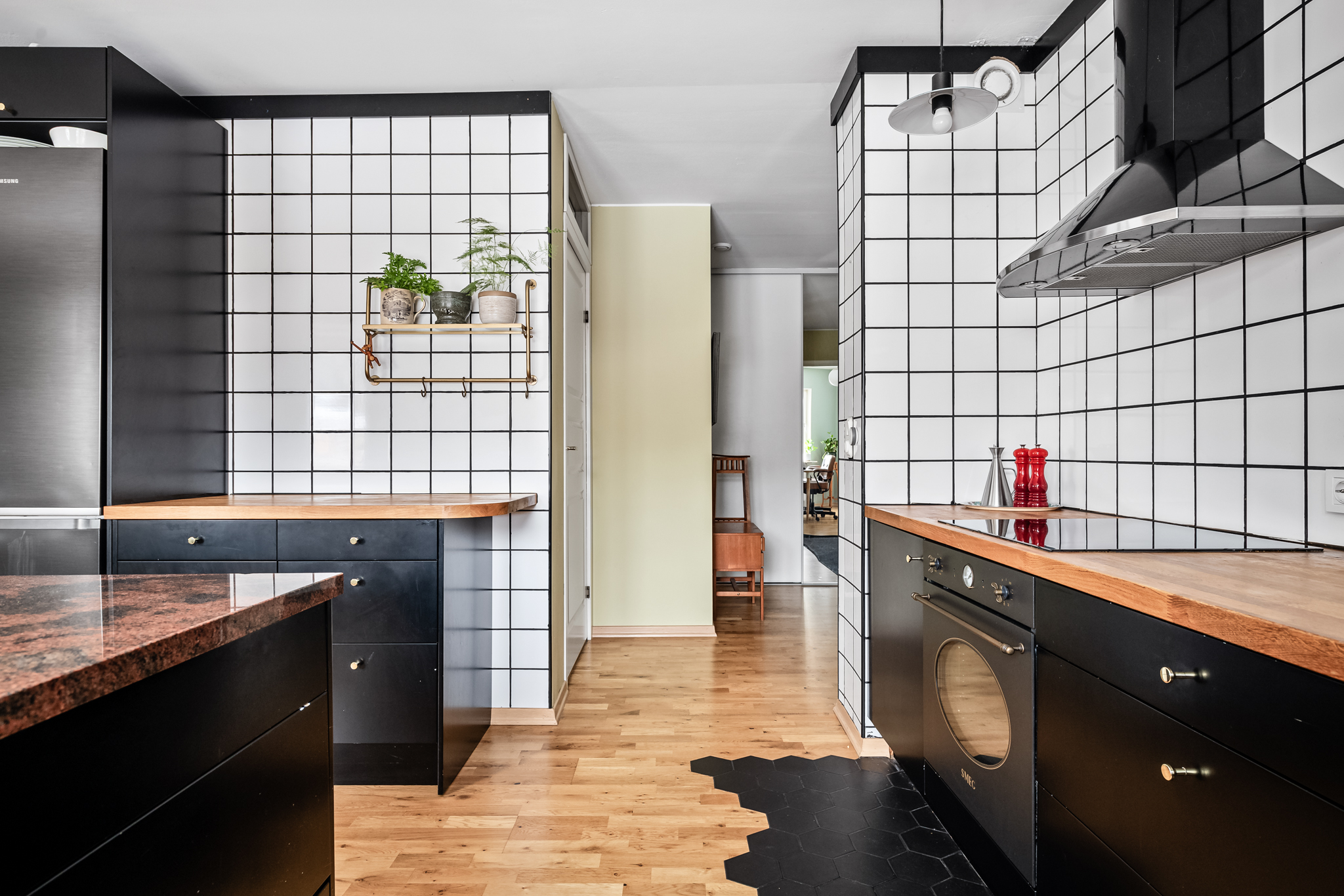 "Stävgränd, Umeå.
Fotad av @bildfab.se,
Redigerad av @chimli.se
.
.
.
#bostadsfotograf #umeå #mäklarfotograf #interiorphotography #retusch #fastighetsfoto #interiordesign #scandinavianinterior #inredningsinspiration #homedecor #drömhem #interiorinspo #nordichome #interiörfoto #interiör #inredningsdetaljer #homestyling #interiordetails #homeinspo #realestatephotography #bostadsfotografumeå #norrland #fastighetsfotograf #inredningsdesign #heminredning"