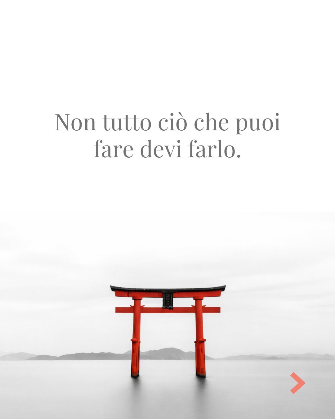Ci sono momenti in cui potresti farlo. Potresti parlare più forte, potresti dimostrare che hai ragione, potresti occupare lo spazio senza chiedere permesso. E dentro senti quella forza che scalpita, quella parte di te che sa di poter vincere.
Poi c’è un istante minuscolo in cui capisci che non si tratta di poterlo fare. Si tratta di chi diventi mentre lo fai. È lì che scegli. È lì che senti se stai guidando la tua energia o se stai solo lasciando che ti trascini.
Crescere ha a che fare con questo tipo di potere: scegliere l’esibizione o il governo. L’impulso o la direzione. Sentire tutta la tua forza e usarla con coscienza.
Ciò che puoi fare dice qualcosa delle tue capacità.
Ciò che scegli di fare racconta chi sei.
Tu dove metti la tua energia, quando potresti usarla tutta?
#filosofia #spiritualità #mindfulness #ricercainteriore #meditazione
