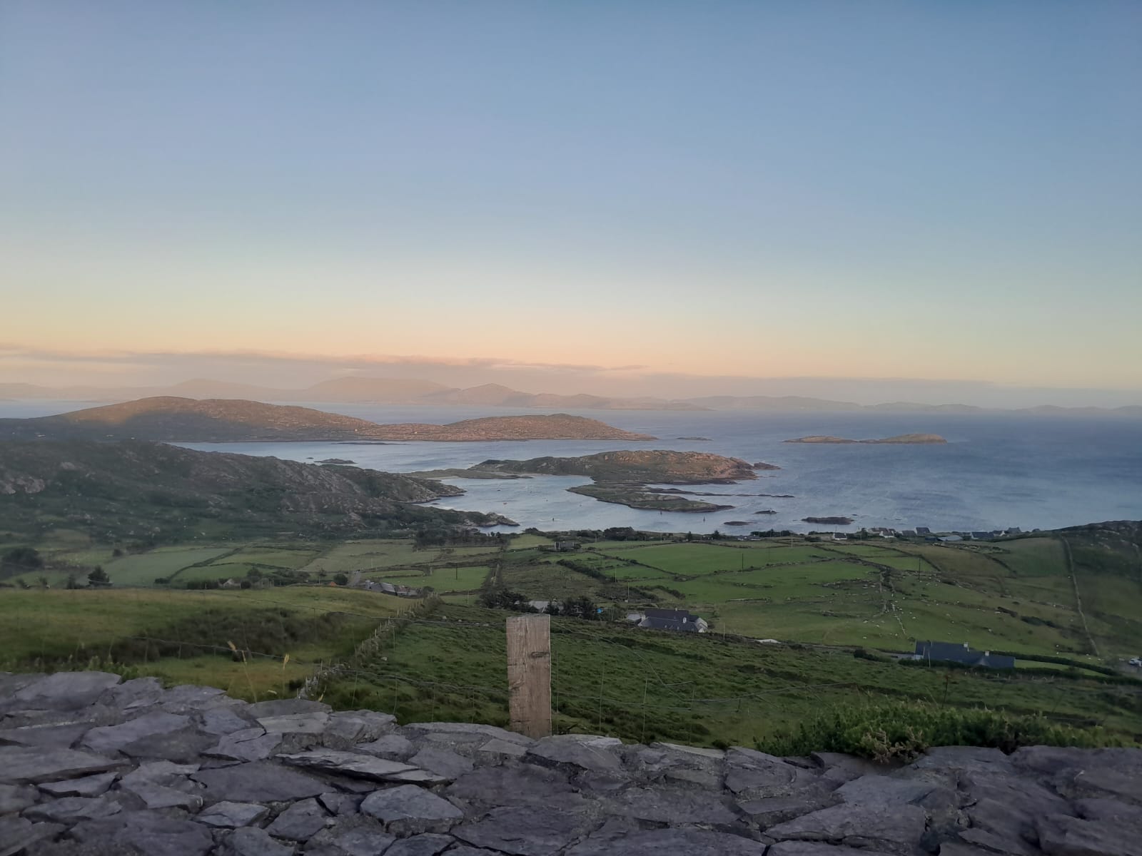 There's a village in West Cork that broke Ireland's most sacred rule: no pub.🍻
The story involves a ship captain, a century-old promise, and the kind of Irish stubbornness that becomes legend. Our guides know which one it is (and the tea shop that took its place).
Do you know which village it is? 👇🤫
#IrelandTravel #IrishHistory #LuxuryTravel #PrivateTours #HiddenIreland #TravelStories