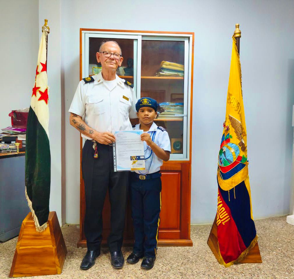 📚✨ Más Votado en Redes junto a B-1tech: Orgullo Navalino ✨📚
El día de hoy, realizamos el reconocimiento a nuestro cadete Manuel Romero Belfor, de 2.º Año de Educación Básica, ganador del premio “Más Votado en Redes” en el Concurso de Lectura Lectores que Inspiran – Región Costa 2025, organizado por B-1tech. 🏆👏
Recibimos con alegría el reconocimiento enviado por B-1tech, un estímulo que reconoce su creatividad, esfuerzo y dedicación. 💙 También felicitamos a la Lcda. Verónica Alvarez por su valioso acompañamiento pedagógico, clave en este gran logro.
La Academia Naval San Francisco de Milagro sigue demostrando liderazgo, talento y amor por la lectura. 📖🔥
¡Somos orgullo, disciplina y excelencia!
#SomosLosMejores #SomosLaNaval #OrgulloNavalino #LectoresQueInspiran 💙🌊💙📚