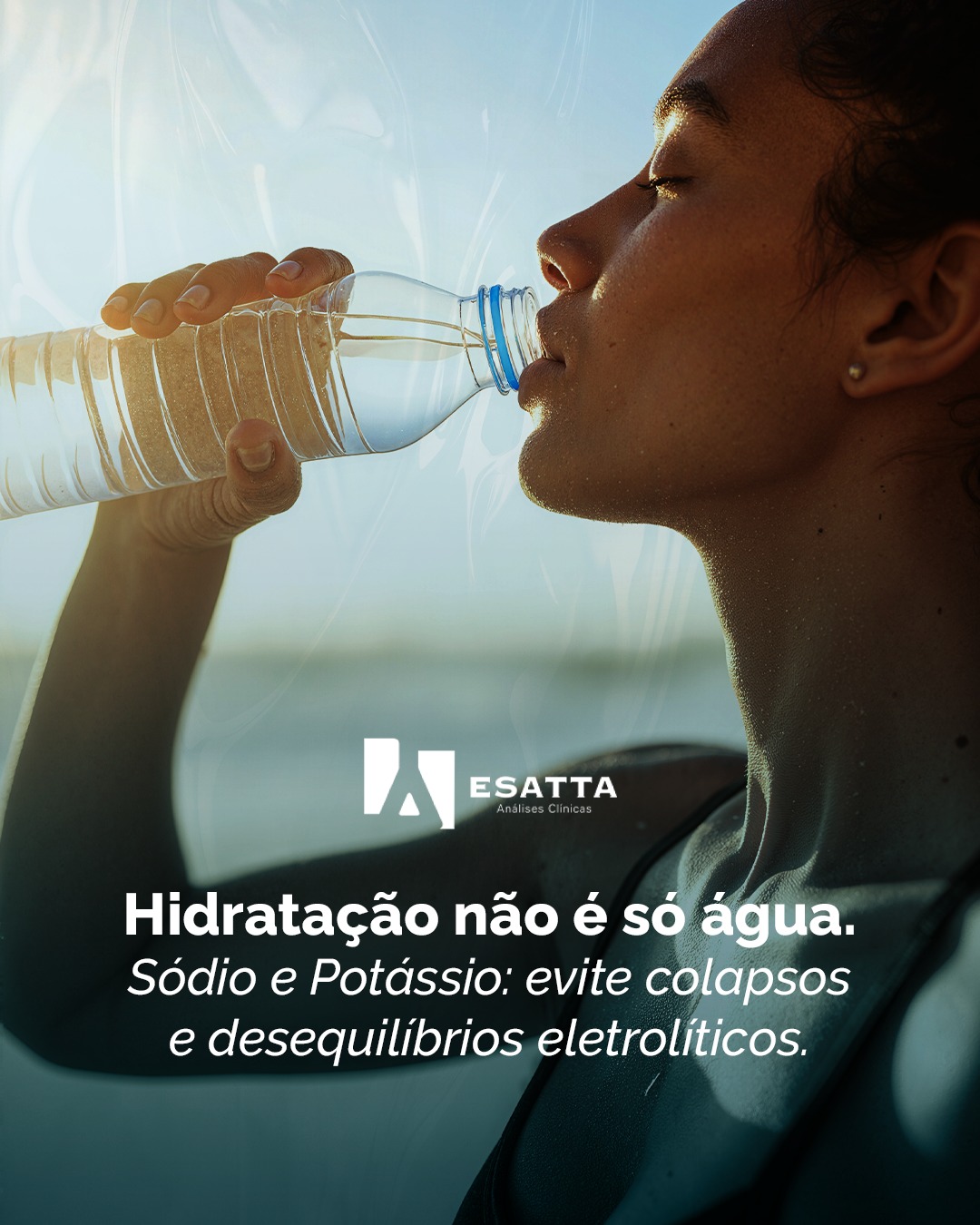 Você sabia que beber água em excesso sem repor sais minerais também pode ser perigoso? 🧐
O suor e o álcool eliminam eletrólitos essenciais como sódio e potássio, fundamentais para o funcionamento do coração e dos músculos. O desequilíbrio pode causar desde fraqueza até colapsos graves. Verifique seus níveis e entenda como suplementar corretamente.
Saúde em cada detalhe. Agende seus exames de rotina.