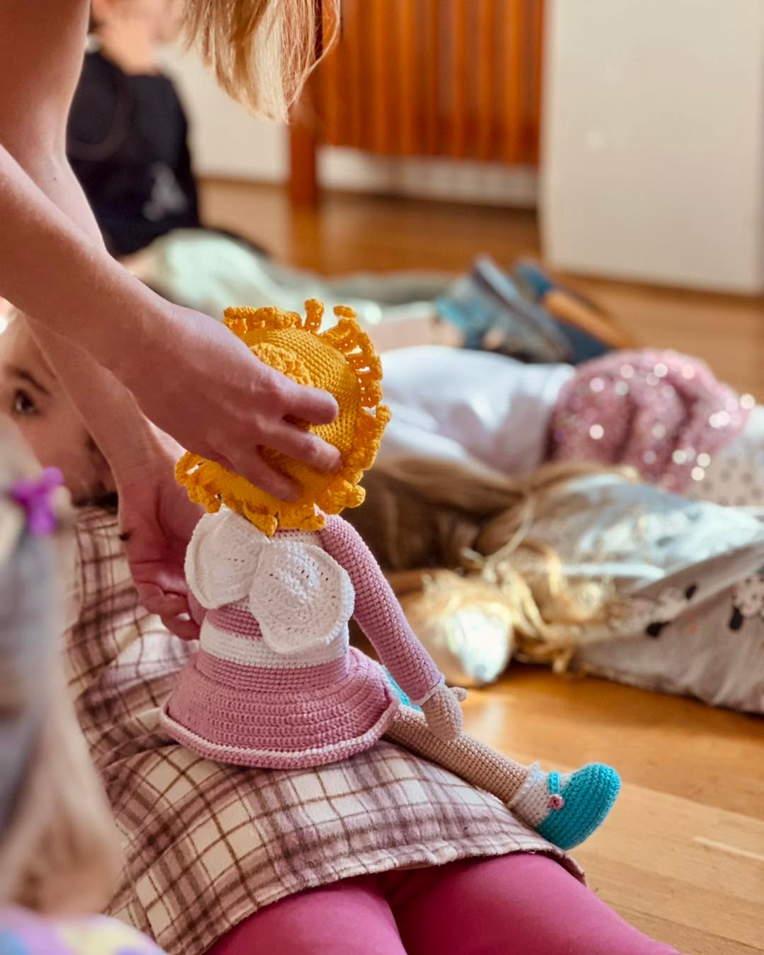 Elhozta nekünk a tavaszt Tündérfátyol Zeneszó 🧚🏻♀️🌼☀️. #babolygó #óvoda #tavasz #gyerekek #drama