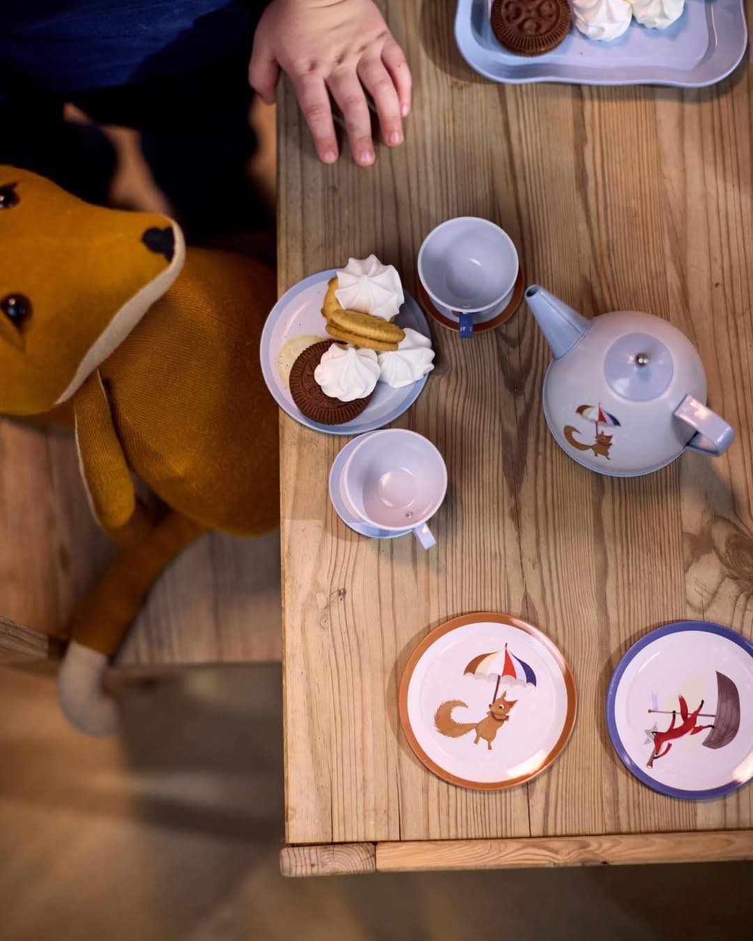 One more cookie for the teddy. And just a splash more tea.
Afternoons like these - small chairs, serious little faces, and stories shared between best friends - are the ones that turn into the sweetest memories. 🫖🤎
Would you like to join the tea party?
🛒 www.irandehorizons.com
⚡ Also on Wolt for fast delivery
#FILIBABBA #irande #kids #toys #roleplayer