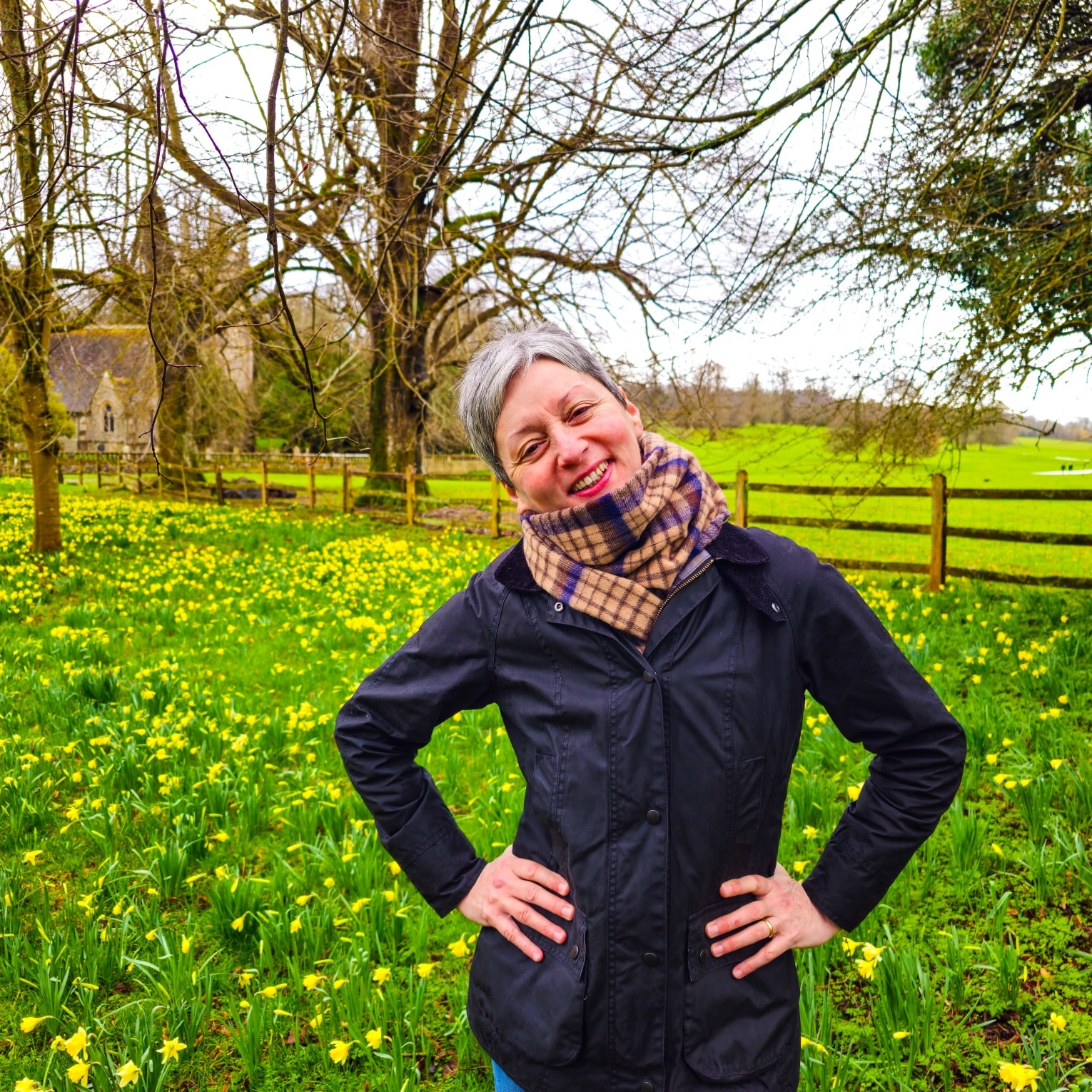 Spesso mi viene chiesto perchè amo così tanto vivere in un villaggio...ecco, in giornate come questa lascio che a rispondere siano le immagini...che meraviglia passeggiare la mattina presto e godermi la vista di Chawton dipinto di giallo....🌻
La primavera è proprio nell'aria...e niente annuncia l'inizio del risveglio della natura più dei daffodils, il fiore per eccellenza della primavera inglese. 🌼
Per voi cosa simboleggia l'arrivo della bella stagione?🌾
#passionecampagnainglese #campagnainglese #daffodils #villaggio #narcisi #villagelife #countrylife #countryliving #fiori #primavera #springiscoming