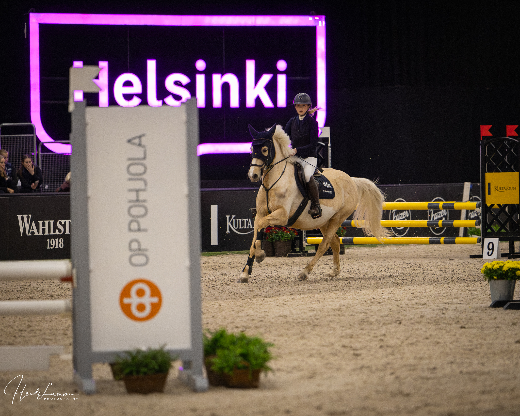 HIHS 2026 Friday 🔥
Tämän päivän kuvat ja videot löytyy:
- Welcome 140cm, READY
- CSI 130cm, READY
- Amateur tour 80cm (b-osa), READY
- Pohjola Small 115cm
- Pohjola 140cm
(ja 150cm luokan eka puolikas omiin arkistoihin)
Pohjola-luokkien kuvat tulee esille huomenna. Kuvauspalvelun lunastaneille kuvat on toimitettu jo päivän aikana.
https://www.heidilammi.com/kuvat/2026/Helsinki+International+Horse+Show+26.2.-1.3.2026/