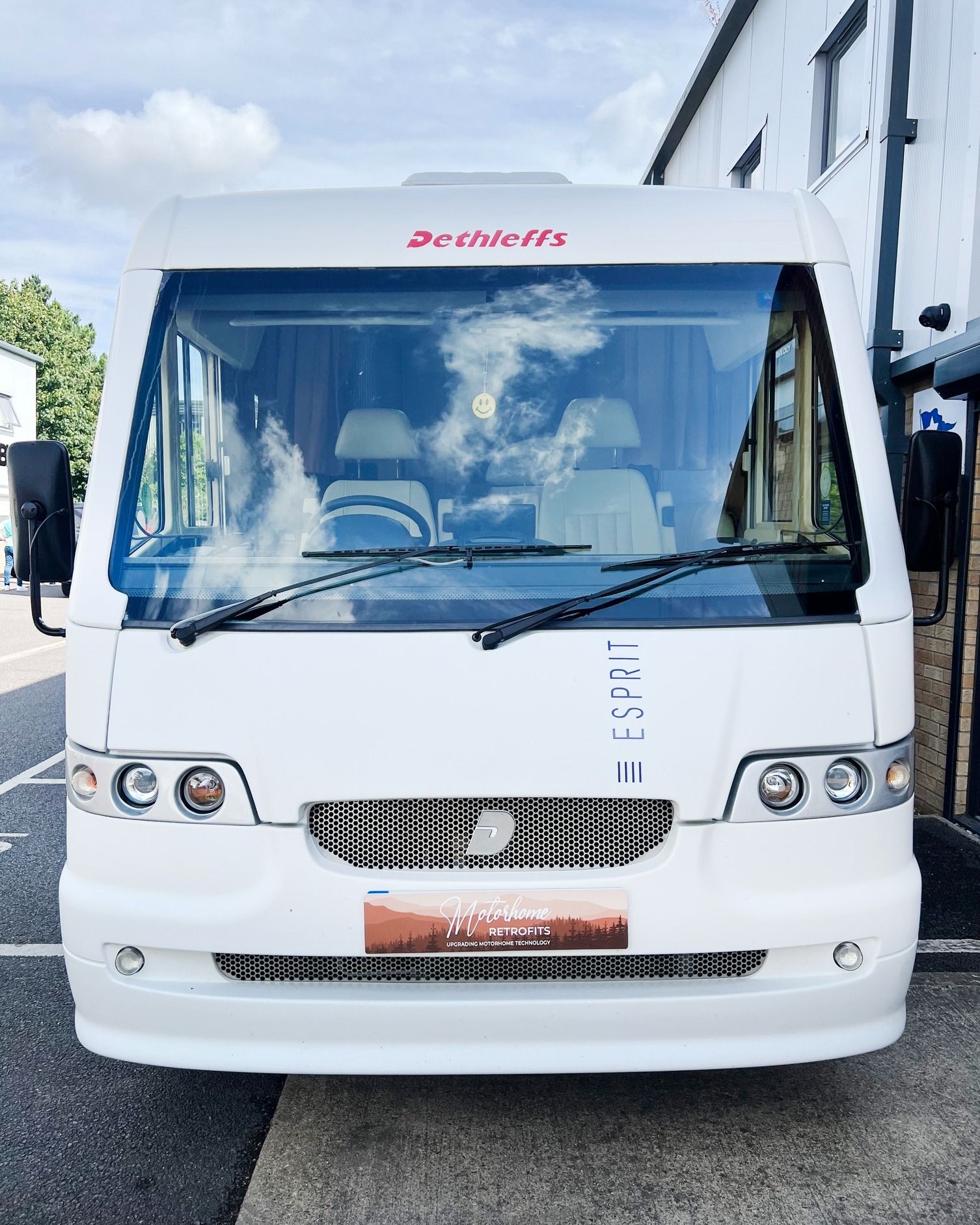 Here's a Dethleffs Esprit motorhome we worked on a few summers back but hadn't posted about!
We swapped out the old Pioneer radio for a new Alpine Halo 11 digital media receiver with an 11" HD touchscreen display and Apple CarPlay connectivity - modernising this motorhome!
To complete this upgrade, we installed the 5G Now Compact Pro WiFi antenna and router for on-the-go internet access...
👉Interested? Get in touch via the contact form on our website today!