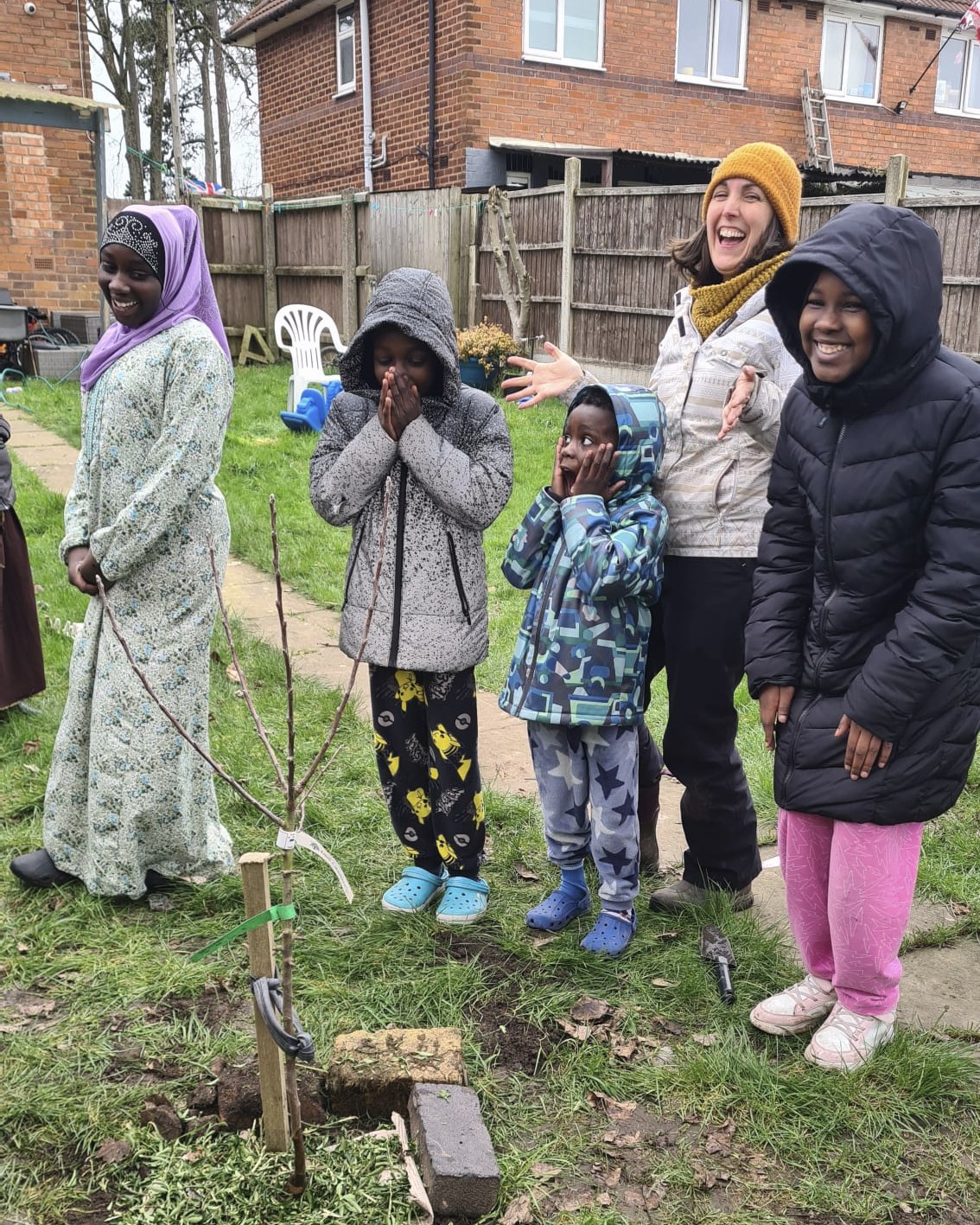 So much joy... spreading our wings by bringing #AppleTrees to the gardens of #Northfield last week. Perhaps one day #NorthfieldTreasure will be the beating heart of a new #FruitAndNutVillage. Keep up the good work!
@westonfdn @tnlcommunityfund