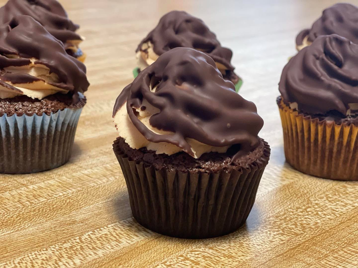 🧁 Who’s ready for more delicious cupcakes? 🤤👀 They will be available for purchase again this Saturday at Kodiaks Trivia Night! 🏉🌈
Join the Columbus Kodiaks for a night of Queer Rugby Trivia hosted by the one and only Mary Nolan!
📅 This Saturday February 28
⏰ 6:00 PM
📍 Rumors Bar – 1071 Parsons Ave
💵 $30 per team (up to 4 players)
💵 $8 individual entry
Register your team here: https://square.link/u/8cOsM4Nf
Grab your friends and come out for a fun night with the Kodiaks! Winner will receive an exclusive, one of a kind trophy! 👀🌈🏆
#ColumbusKodiaks #QueerRugby #TriviaNight #RugbyFamily #SupportLocalRugby