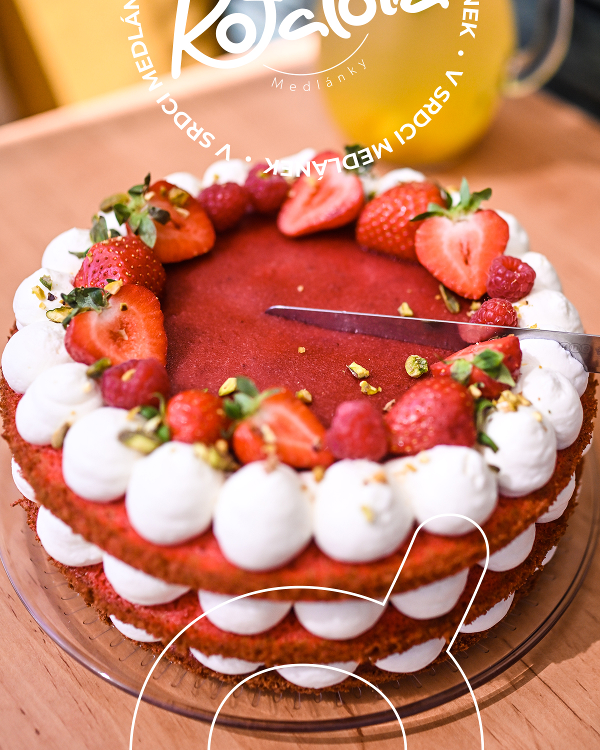 Setkání u dortu má svoje kouzlo. Nadýchané vrstvy, lehký krém a svěží ovoce nahoře. Ideální chvíle zastavit se, objednat si kousek a jen si užít společnost a pomalé odpoledne. Pokud hledáte důvod, proč si udělat radost, právě jste ho našli. Těšíme se na vás v Rotatoria caffè Medlánky v Brně.
•
Po – Ne 8 – 20 | Rotatoria caffè v srdci Medlánek
•
☕️🍰🥪🍨 www.rotatoria.cz
#rotatoria #caffe #medlanky #brno #caffebrno #snidane #snidanebrno #kavarnabrno #vyberovakava #domacidezerzy #bltsignature #prazirnaignac #cafferotatoriamedlanky #vsrdcimedlanek #jaroseblizi #brnokava #rotatoriajesrdcovka #vsrdcimedlanek