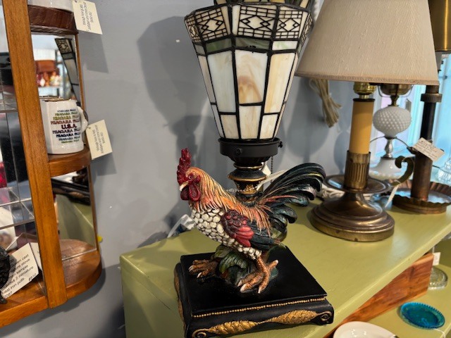 From vintage glassware, jewelry, kitchen items and decor, furniture, clothing, cool retro lighting, artwork, tools, seasonal items, baseball cards, linen, clocks, toys, posters and an amazing selection of vinyl @wardtone_records .
All that and more can be found at Full Moon!!
Full Moon's Vintage Village
835 Lafayette Rd
Route 1
Hampton NH 03842
open 10am-6pm ---------closed Tuesday
(we are the red building and barn between Best Tile &The Community Oven
#ryenh #seacoastnhshopping #portsmouthnh #newenglandantiquetrail #northhamptonnh #nhsmallbusiness #nhantiques #amesburyma #exeternh #yardsalesnh #newburyportma #newenglandantiques #besttile #hamptonnh #seabrooknh #salisburyma #wardtonerecords #kingstonnh #grovelandma #yorkme #wsca1061fm #westnewburyma #NewingtonNH #dovernh #rochesternh #kingstonnh #grovelandma #yorkme #wsca1061fm #westnewburyma