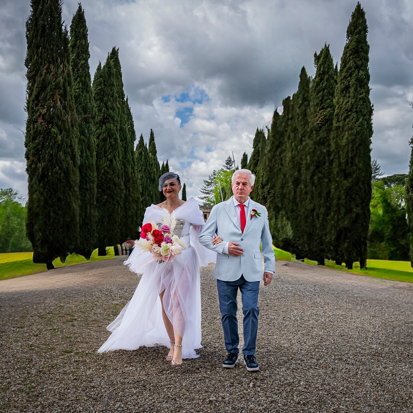 𝐖𝐡𝐚𝐭 𝐚 𝐓𝐮𝐬𝐜𝐚𝐧 𝐰𝐞𝐝𝐝𝐢𝐧𝐠 𝐟𝐞𝐞𝐥𝐬 𝐥𝐢𝐤𝐞
🌾Countryside weddings are defined by immersion. 🌾🌻
Guests stay together for multiple days, sharing meals, walks, and time at a slower rhythm.🌞
The wedding feels private and intimate, almost suspended from normal life.
Logistics are more structured — transportation, distances, and timing require coordination — but the reward is a deeply shared experience.
Couples choosing this atmosphere value privacy over accessibility.🎋🌷
#tuscanywedding #tuscanyweddingexperience #italianweddingweekend #countryweddingitaly #destinationweddingitaly #weddingretreat #intimatewedding #weddinginspiration #italianvenue #weddingplanning