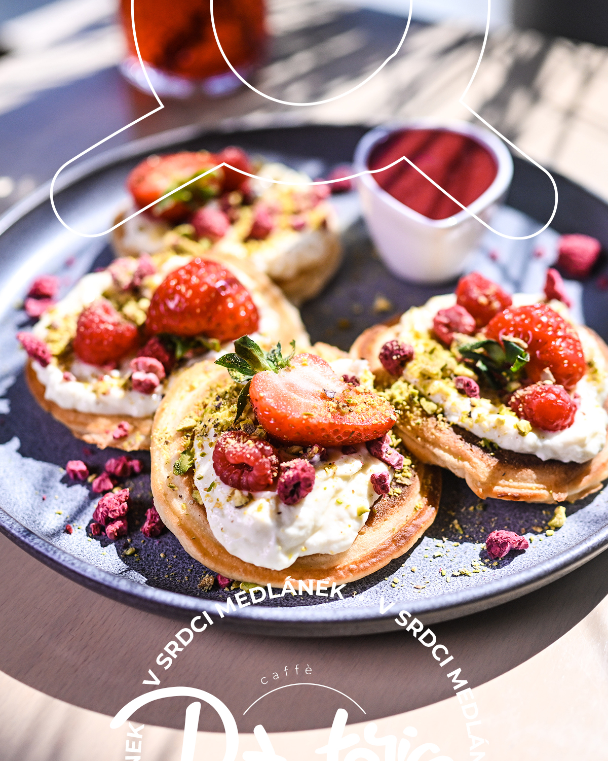 Prostředek týdne. Dokonalé ráno, talíř plný nadýchaných lívanců, krém a čerstvé ovoce. Sedíte o něco déle, povídáte si a nikam nespěcháte. Přijďte si užít pomalé dopoledne k nám. Rotatoria caffè Medlánky v Brně chutná nejlépe, když máte čas.
•
Po – Ne 8 – 20 | Rotatoria caffè v srdci Medlánek
•
☕️🍰🥪🍨 www.rotatoria.cz
#rotatoria #caffe #medlanky #brno #caffebrno #snidane #snidanebrno #kavarnabrno #vyberovakava #domacidezerzy #bltsignature #prazirnaignac #cafferotatoriamedlanky #vsrdcimedlanek #jaroseblizi #brnokava #rotatoriajesrdcovka #vsrdcimedlanek