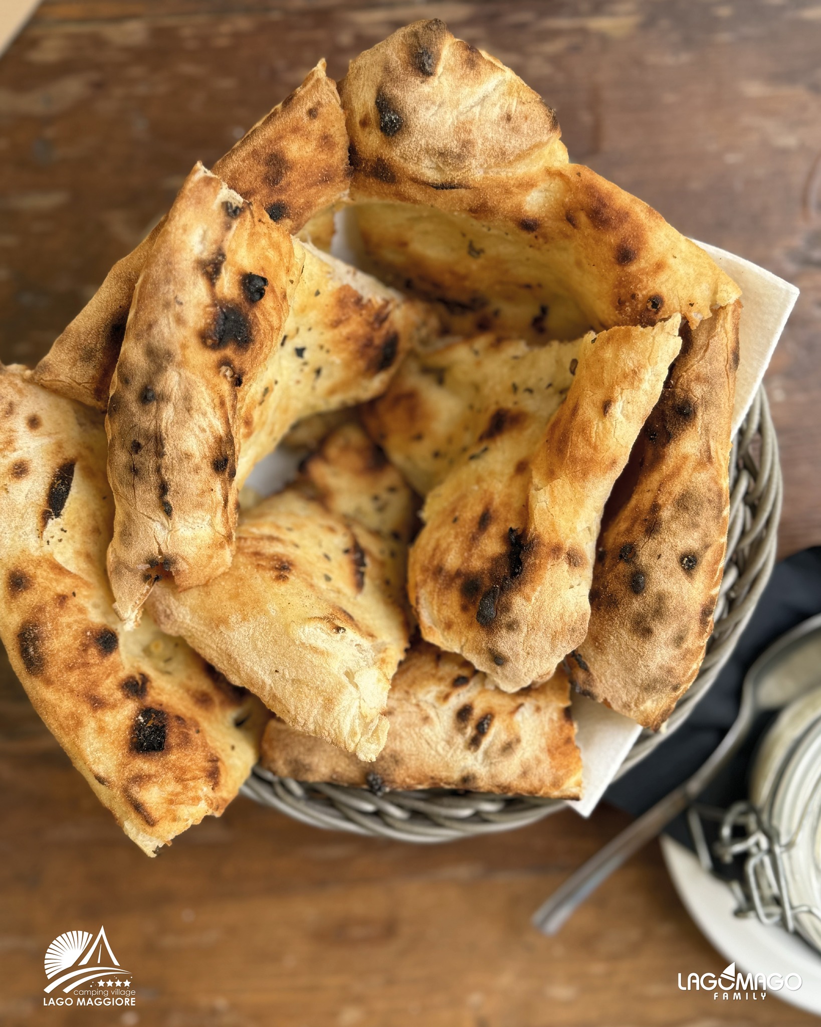 La cucina italiana non è solo cibo, è parte integrante dell’esperienza di viaggio. 🇮🇹🥘
Tra ingredienti genuini, profumi mediterranei e piatti nati per essere condivisi, ogni momento a tavola diventa un’occasione per celebrare la vacanza attraverso il gusto. Perché sappiamo bene che i ricordi più belli passano spesso proprio da una cena insieme. 🍷✨
Mago’s vi aspetta per una stagione ricca di sapore! Chi ha già l'acquolina in bocca? 🙋♀️🙋♂️
🇬🇧 Italian cuisine is more than just food – it’s an essential part of the travel experience. 🇮🇹🥘
With fresh ingredients, Mediterranean aromas, and dishes meant to be shared, every meal becomes an opportunity to celebrate your holiday through flavor. After all, the best memories are often made around the table. 🍷✨
Mago’s is ready to welcome you to a season full of delights! Who’s excited to try it? 🙋♀️🙋♂️
🏕 @lagomag
🌈 @lagomagofamily
🌳 @camping_eden
🏖 @italialido
🦢 @edenvillage_lagomaggiore
#CampingVillageLagoMaggiore #CampingLagoMaggiore #LagoMago #lagomagofamily #campinglagomaggiore #campeggiolagomaggiore #italiancamping #lakecamping #italianvacation #lakemaggiore #camping #lagomaggiore #travel #italianholiday #italianvacation #relax #piedmont #piemonte #laghiitaliani #italianlake #italianfood