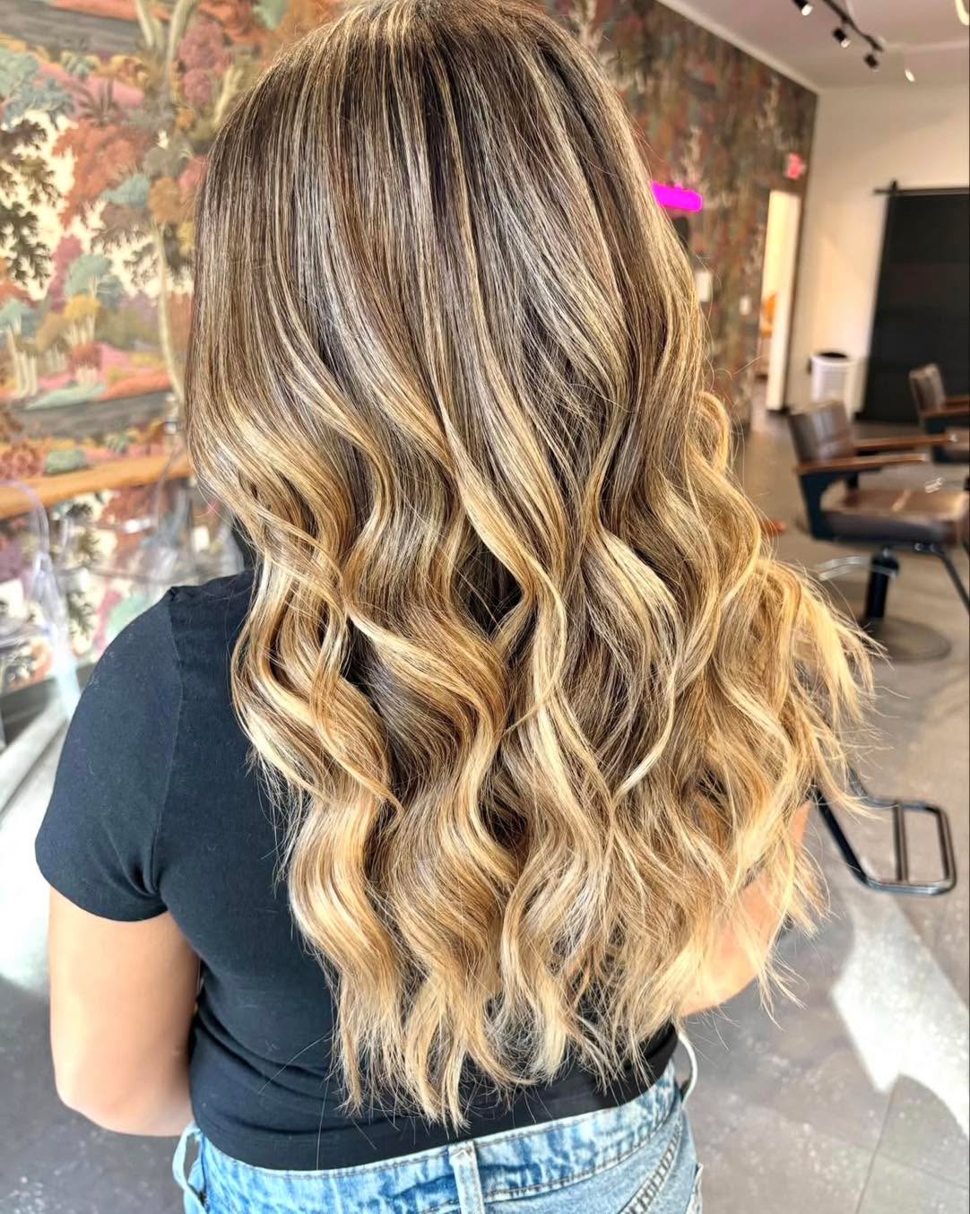 Beautiful foilyage and tip out 😍
Hair by @color_sorcery
•
•
•
#blacksburghairstylist #foilayage #K18 #Charmariesalon #hairideas
