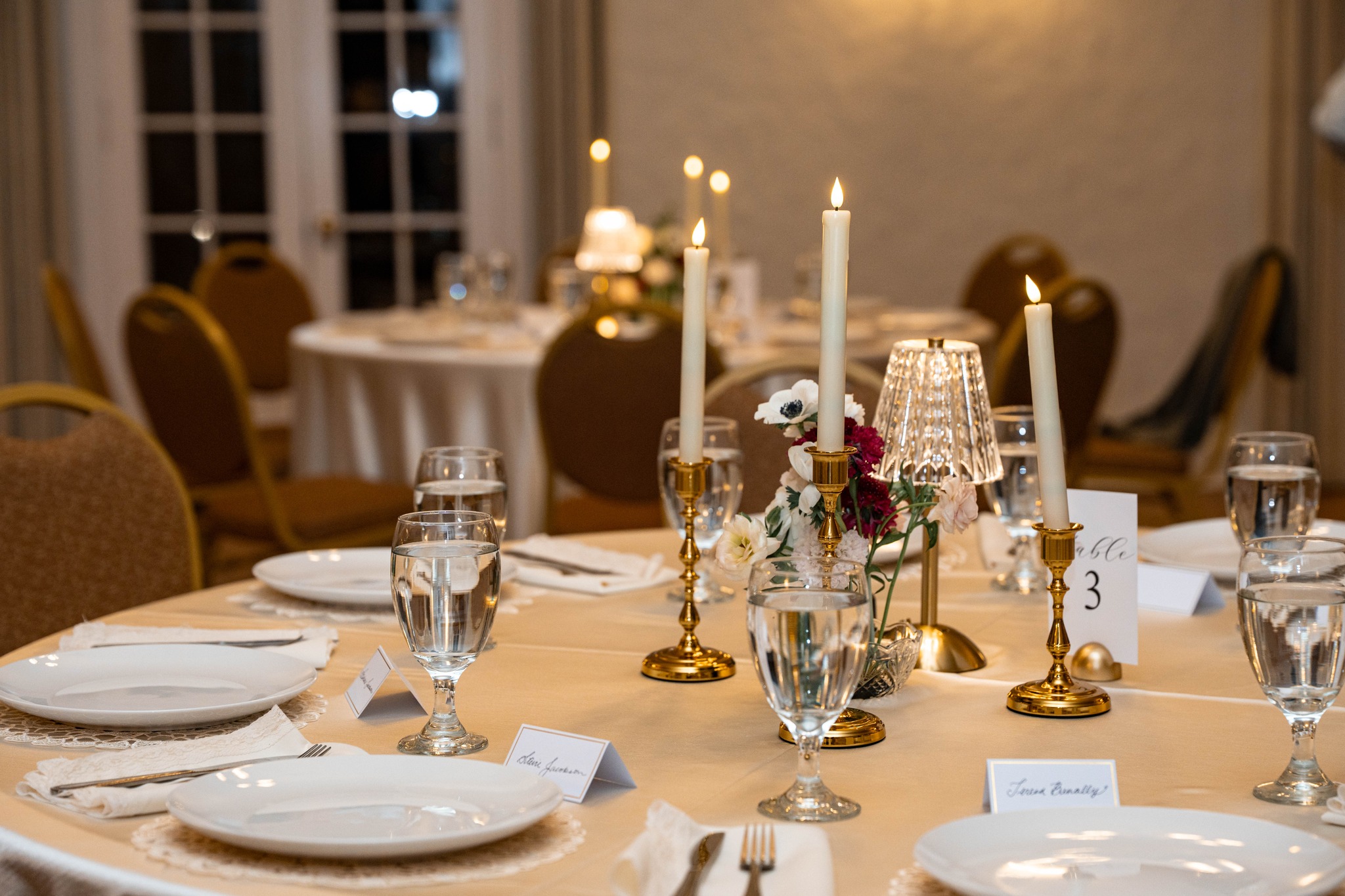Decor & details from a classic and elegant November Wedding.🤍💍✨
Catering: @bellabella_cuisine
Florist: @benandannieflowers
Photographer: @k.t.productions_
#utahweddings #slcweddings #utahbride #slcbride