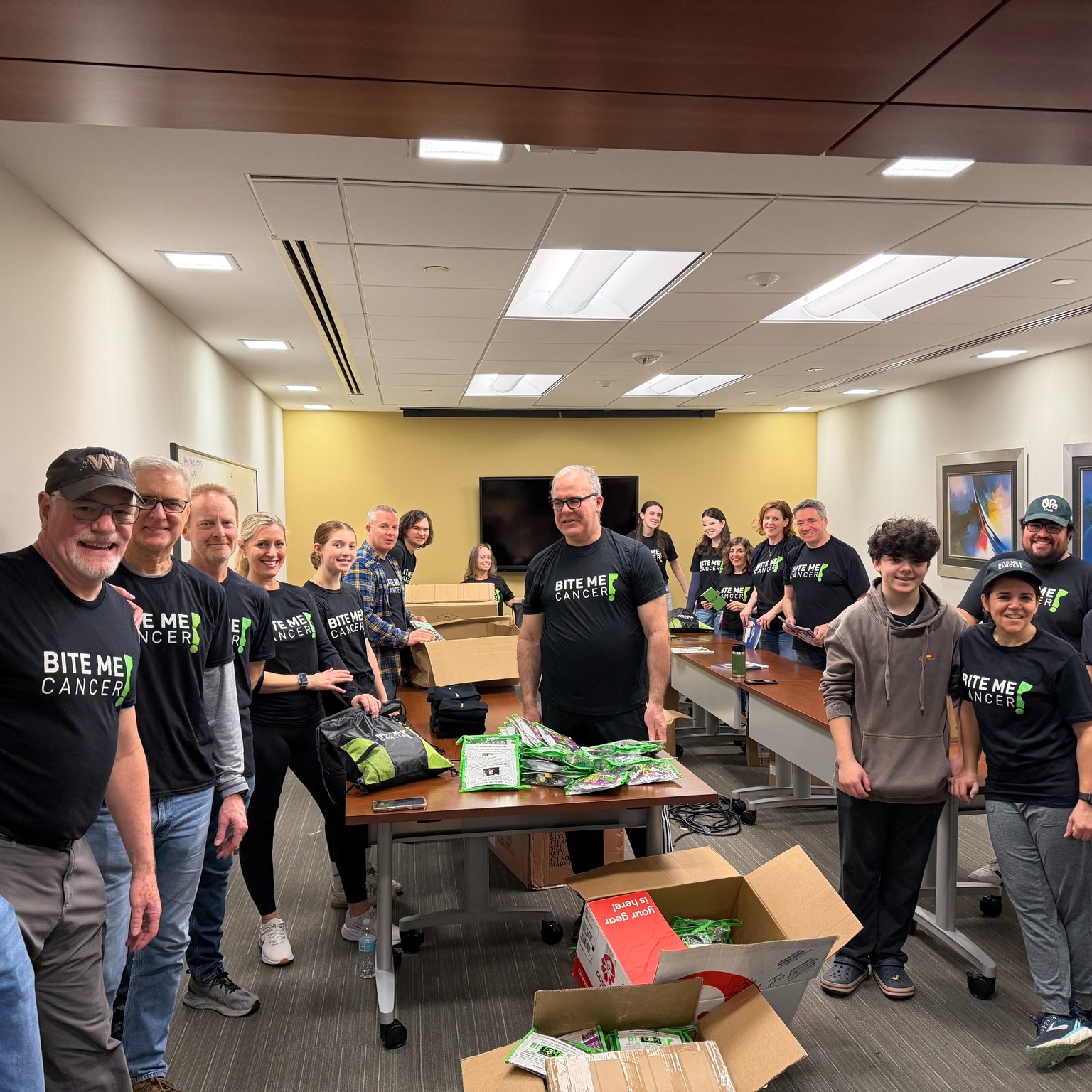 On Saturday, an amazing group of volunteers came together to stuff 350 more Teen Support Bags for teenagers facing cancer. Because of our generous community, we’re now reaching teens in treatment through 210+ hospital partners across all 50 states and DC. Every bag is a reminder that they’re not alone.
To our donors and volunteers — thank you for helping this program continue to grow and touch lives nationwide. 💚💚