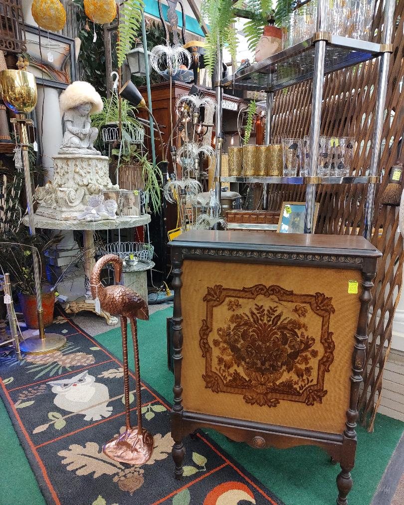 24,000 square feet! Over 100 Dealers! New items daily!
😍 🥰 😍
Open THURSDAY through SUNDAY 10am-6pm
30200 Euclid Ave (Rt. 20), Wickliffe, OH 44092