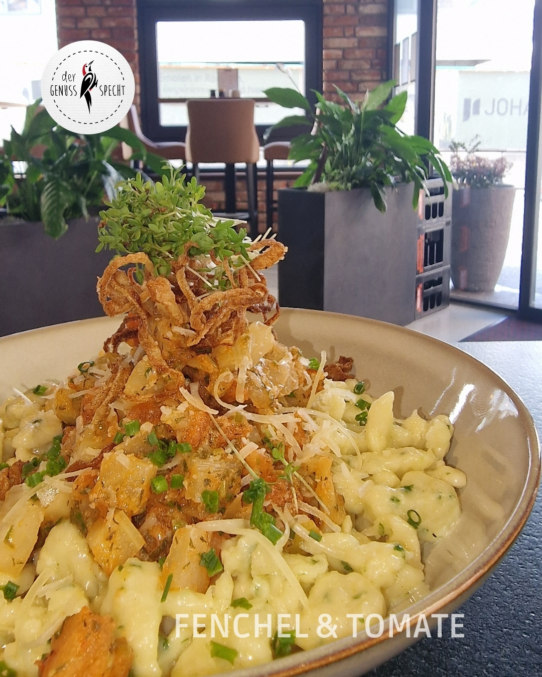 Fenchel trifft Tomate – und wir sind verliebt! 😍🌿🍅
Unser aromatisches Fenchel- & Tomatengemüse auf cremigen Kräuterspätzle bringt euch pure Wohlfühlküche auf den Teller. Getoppt mit knusprigen Zwiebeln und frischen Kräutern wird daraus ein echtes Lieblingsgericht.
Herzhaft, saisonal und mit ganz viel Liebe gekocht. 💛
#FenchelLiebe #Kräuterspätzle #VegetarischerGenuss #EhrlichGekocht #EinfachGuad #RegionalGenießen #ÖsterreichischeSchmankerl #AustrianFood #Alpenküche #AlpenKulinarik #AlpinKitchen #VeggieKüche #Vegetarisch #Soulfood #GoodFoodGoodMood #Foodlover #Catering #Streetfood #Foodtruck #Foodtrailer #derGenussSpecht #Bistro #SanktJohannImPongau #Pongau #SalzburgerLand #SalzburgSchmeckt