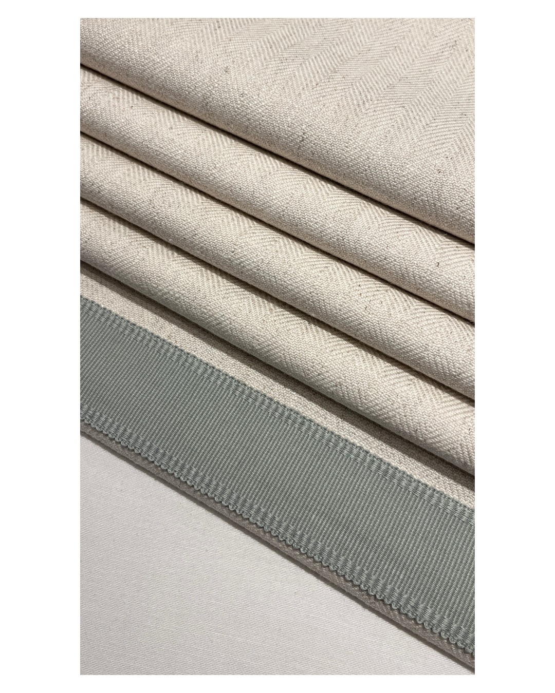 A timeless solution for this hand-stitched roman blind. We used a subtle herringbone in a natural shade from @warwickfabricsuk and added a gorgeous trim from the wonderful "sweet-shop" of passementerie @samuelandsons -
Watch out, there is a set of matching interlined curtains to come and we'll be fitting them both at the end of the week.
#romanblindmakers #northcoteroad #fulham #tootingnewsie #interiorinspo #romanblindmaker #balhamnewsie #softfurnishing #TootingBec #southlondon #softfurnishings #tooting #balhammums #southwestlondonmums #tootingmums #balhamlife #madetomeasure #windowtreatments #curtains #curtainmaker #earlsfield #romanblinds #maker #balham #wandsworth #localmaker #localmakers #romanblind #handstitched #passementerie
