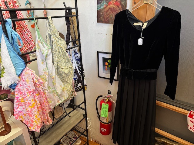 Friday the 13th could be the perfect day to find your vintage treasure at Full Moon!
Full Moon's Vintage Village
835 Lafayette Rd
Route 1
Hampton NH 03842
open 10am-6pm ---------closed Tuesday
(we are the red building and barn between Best Tile &The Community Oven
#ryenh #seacoastnhshopping #portsmouthnh #newenglandantiquetrail #northhamptonnh #nhsmallbusiness #nhantiques #amesburyma #exeternh #yardsalesnh #newburyportma #newenglandantiques #besttile #hamptonnh #seabrooknh #salisburyma #wardtonerecords #kingstonnh #grovelandma #yorkme #wsca1061fm #westnewburyma #NewingtonNH #dovernh #rochesternh #kingstonnh #grovelandma #yorkme #wsca1061fm #westnewburyma