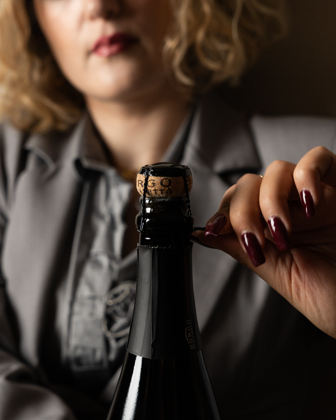 Oggi, 8 marzo, Borgo Paglianetto stappa una bottiglia per celebrare le donne, tutte, in ogni campo.
Per chi guida aziende e reparti, per le business women e le professioniste.
Per chi lavora nei cantieri, nelle fabbriche, nelle case e negli uffici.
Per colore che ogni giorno, in modi diversi, fanno andare avanti il mondo.
Che si possano stappare sempre più bottiglie per i loro traguardi. 🍾
Today, March 8, Borgo Paglianetto uncorks a bottle to celebrate women, all women, in every field.
For those leading companies and teams, for business women and professionals.
For those working on construction sites, in factories, in homes and in offices.
For for all those women who, in different ways every day, help keep the world moving forward.
May we uncork more and more bottles to celebrate their achievements. 🍾
#borgopaglianetto #verdicchiodimatelica #vinoitaliano #madeinitaly #matelica #winelovers #festadelladonna