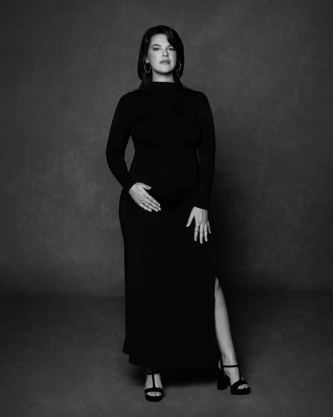 Immagina un servizio fotografico di gravidanza che unisce eleganza contemporanea, glamour e stile editoriale. Un’esperienza di ritratto esclusiva, ricercata, di empowerment, gratificante e personalizzata in ogni aspetto. Ideata per celebrare il corpo materno come forma e bellezza che evolve, un’opera d'arte vivente di forza, grazia e creazione generatrice; per mettere in risalto la personalità e unicità di ogni donna in dolce attesa, la sua femminilità in tutte le sue sfumature, la vita che porti in grembo, la TUA MATERNITÀ.
.
Creeremo per te fotografie che ti facciano sentire magnifica, ritratti autentici, e allo stesso tempo intensi, artistici e raffinati, di cui tu possa innamorartene, e che ti emozioneranno, e acquisiranno anno dopo anno sempre più valore.
.
Raccontaci i tuoi desideri, noi li trasformeremo per te in fotografie.❤
.
📨info@melaniamaffucciphotographer.com
www.melaniamaffucciphotographer.com
.
Luxury Maternity photoshoot experience
Glamour and fashion maternity portrait
Fotografo gravidanza e neonati Modena
.
.
#melaniamaffucciphotographer #fashionmaternity #fashionmaternityshoot #maternityfashion #maternityfashionph #maternityglamour #maternityglam #maternitysession #maternityphotoshoot #gravidanza #maternityeditorial #luxuryportrait #luxuryportraitexperience #luxurystudio #pregnancyfashion #pregnancyglam #blackandwhitematernity #fotografogravidanza #fotografoneonati #serviziofotograficomaternità #serviziofotograficogravidanza #fotografomodena #fotografobologna #luxurymaternityphotography #luxurymaternityphotographer