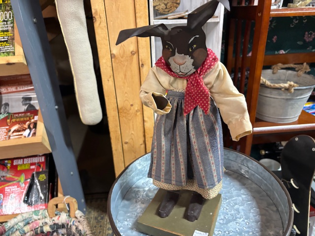 Great job by our vendors - the shop had a real busy weekend and they are already re-stocking for the coming week!!! Something new all of the time!!!
Full Moon's Vintage Village
835 Lafayette Rd
Route 1
Hampton NH 03842
open 10am-6pm ---------closed Tuesday
(we are the red building and barn between Best Tile &The Community Oven
#ryenh #seacoastnhshopping #portsmouthnh #newenglandantiquetrail #northhamptonnh #nhsmallbusiness #nhantiques #amesburyma #exeternh #yardsalesnh #newburyportma #newenglandantiques #besttile #hamptonnh #seabrooknh #salisburyma #wardtonerecords #kingstonnh #grovelandma #yorkme #wsca1061fm #westnewburyma #NewingtonNH #dovernh #rochesternh #kingstonnh #grovelandma #yorkme #wsca1061fm #westnewburyma