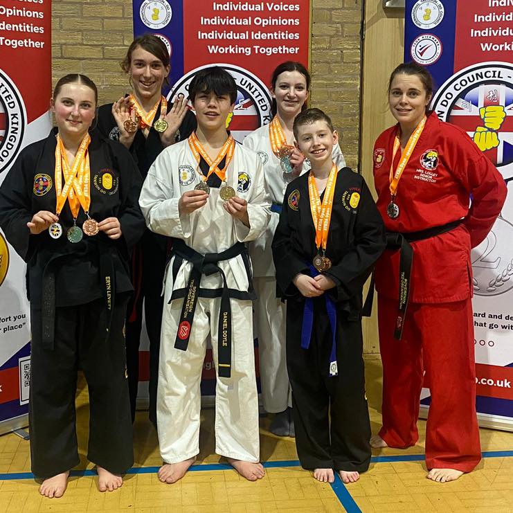 🏆 ATKDA UK Open – Results (1st March 2026)
A fantastic day for Sovereign Taekwon-Do at the ATKDA UK Open in Birmingham. We are incredibly proud of all our students who stepped onto the mats and represented the organisation with determination, skill and great spirit.
Individual Results
Leanne L – 🥈 Patterns
Eryn L – 🥇 Patterns | 🥉 Sparring
Daniel D – 🥈 Sparring
David M – 🥇 Patterns | 🥉 Sparring
Lydia – 🥈 Patterns | 🥈 Sparring
Team Patterns
Sovereign Black Belt Team – 🥈
Sovereign Colour Belt Team – 🥉
An excellent set of results and great teamwork from everyone involved. Competing takes courage, commitment and hard work, and our students showed all three.
Well done to everyone who competed and represented Sovereign Taekwon-Do Organisation. 👏🥋
#SovereignTKD #Taekwondo #ITF #TaekwondoLife #MartialArts #Competition #ATKDA #TaekwondoCompetition #ProudTeam #MartialArtsCommunity #TKDFamily #Swindon #Wiltshire #UKTaekwondo